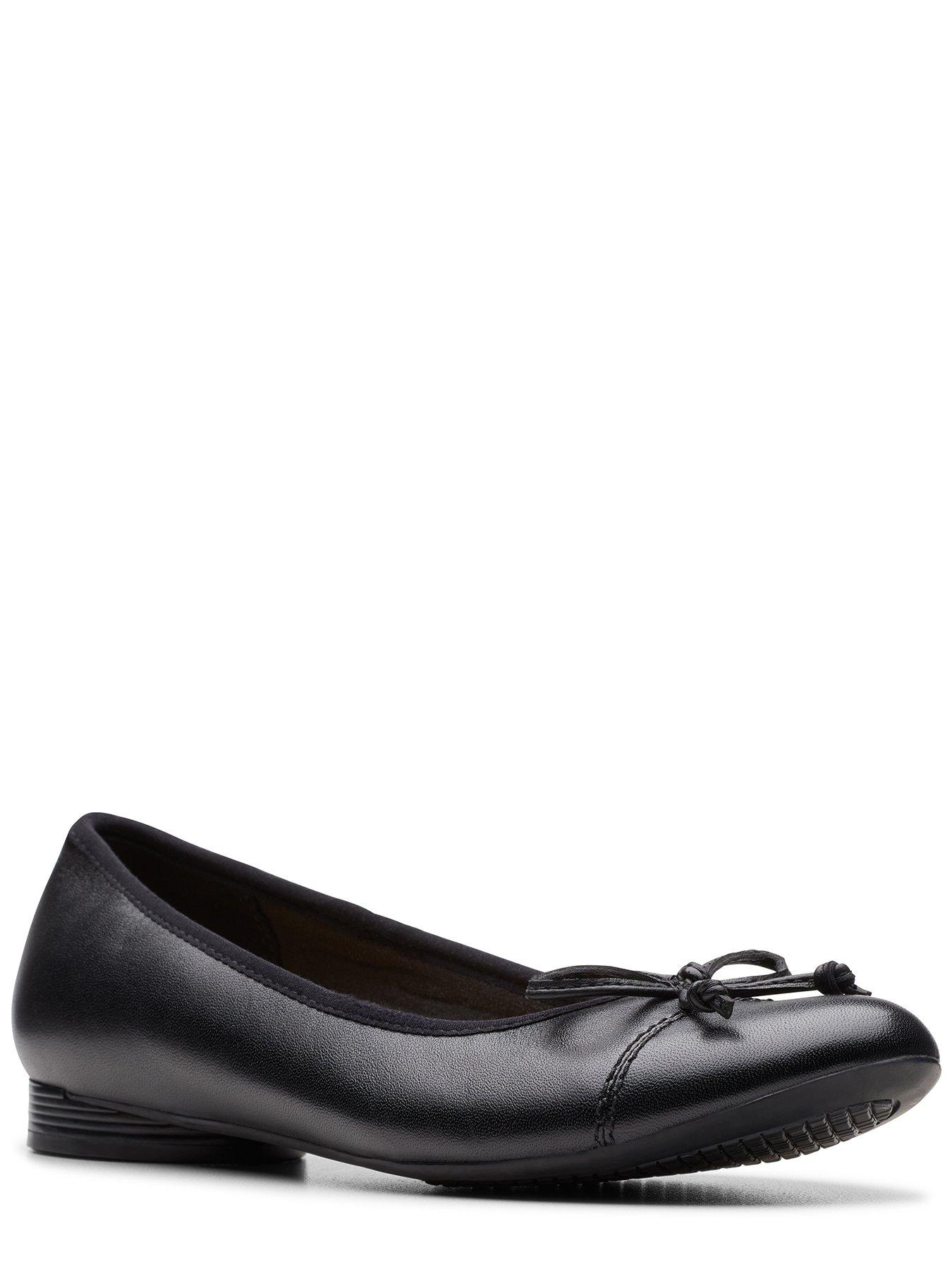 Image 2 of 7 of Clarks Clarks Loreleigh Rae Leather Bow Front Ballerina - Black