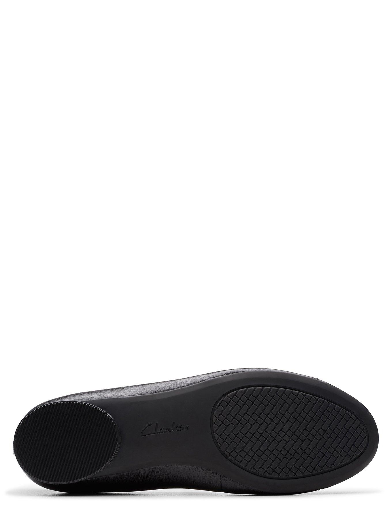 Image 5 of 7 of Clarks Clarks Loreleigh Rae Leather Bow Front Ballerina - Black