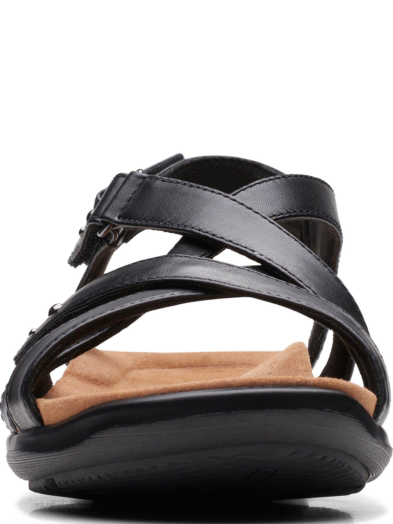 clarks-kitly-go-flat-leather-strappy-sandals-blackoutfit