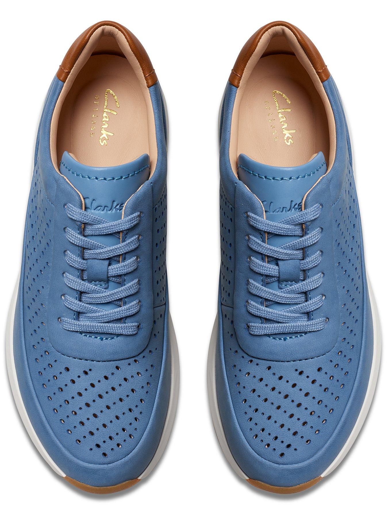 clarks-clarks-tivoli-grade-nubuck-lace-up-trainers-blueoutfit