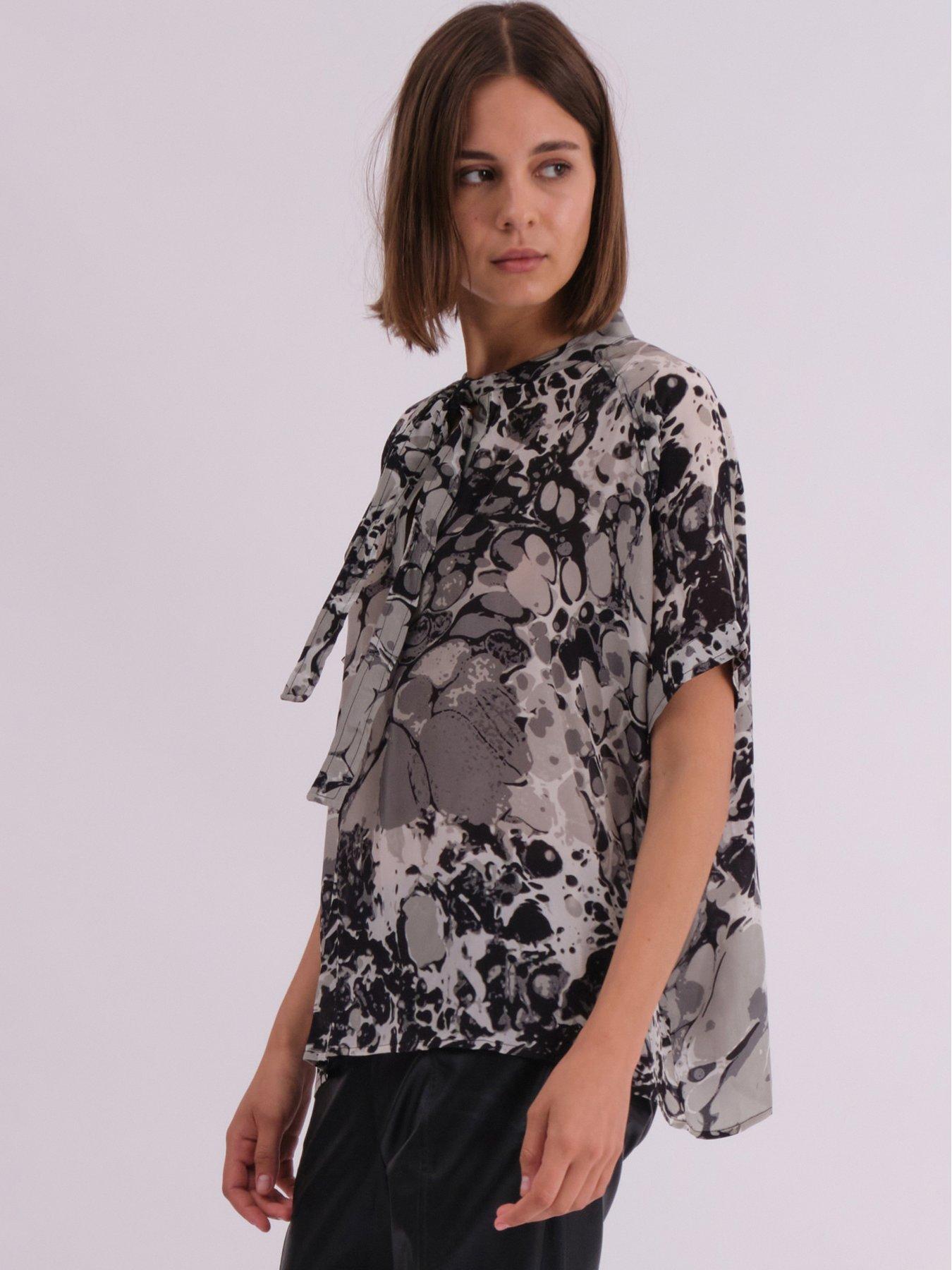 religion-oversized-hidden-blouse-in-abstract-print-with-neck-tie-multioutfit