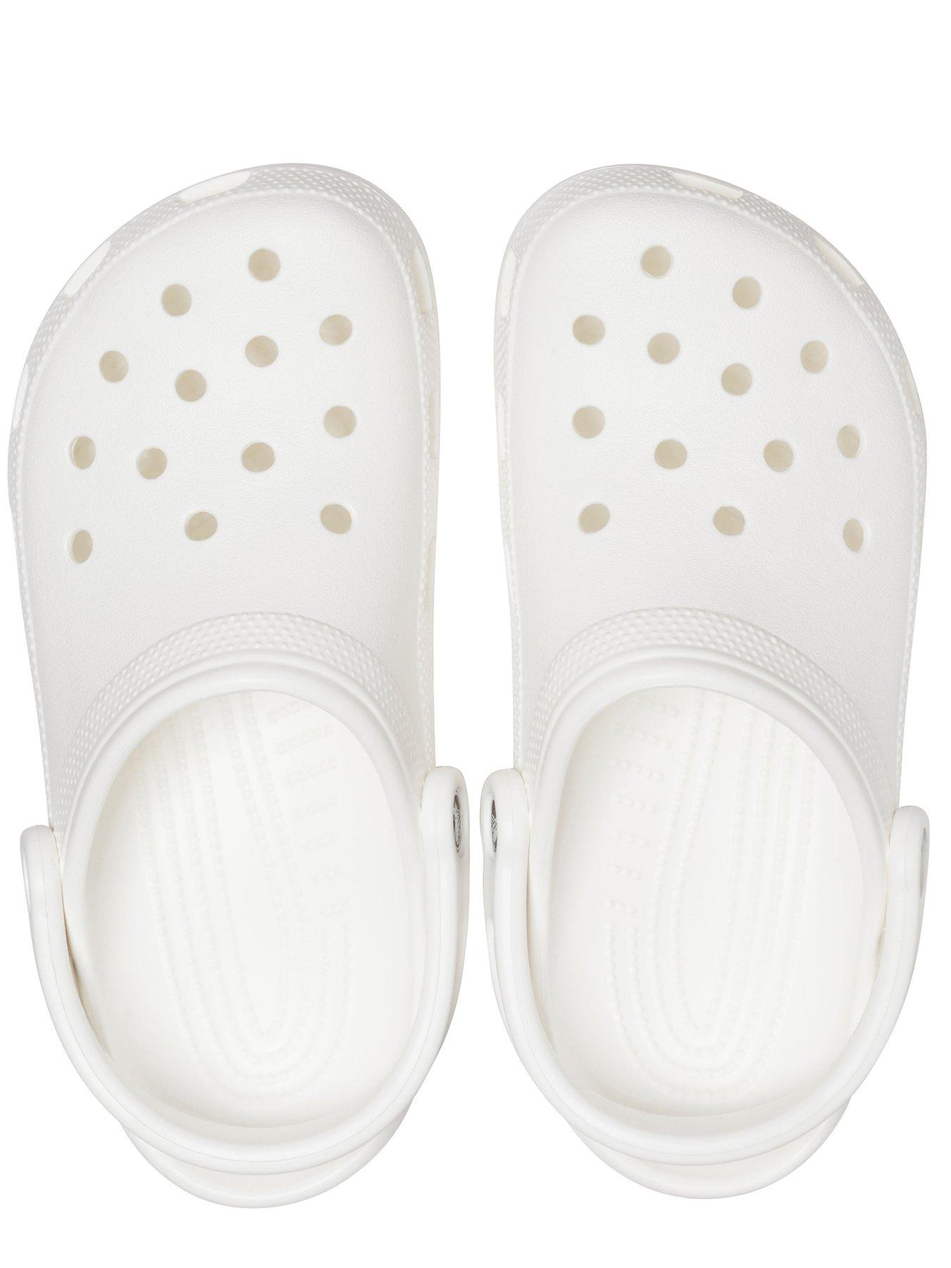 crocs-crocs-mens-classic-clog-sandal-whiteoutfit