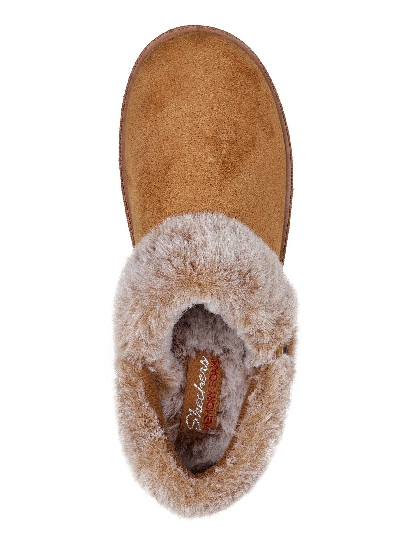 skechers-wide-fit-cozy-campfire-button-open-quarter-slipper-with-memory-foam-chestnutoutfit