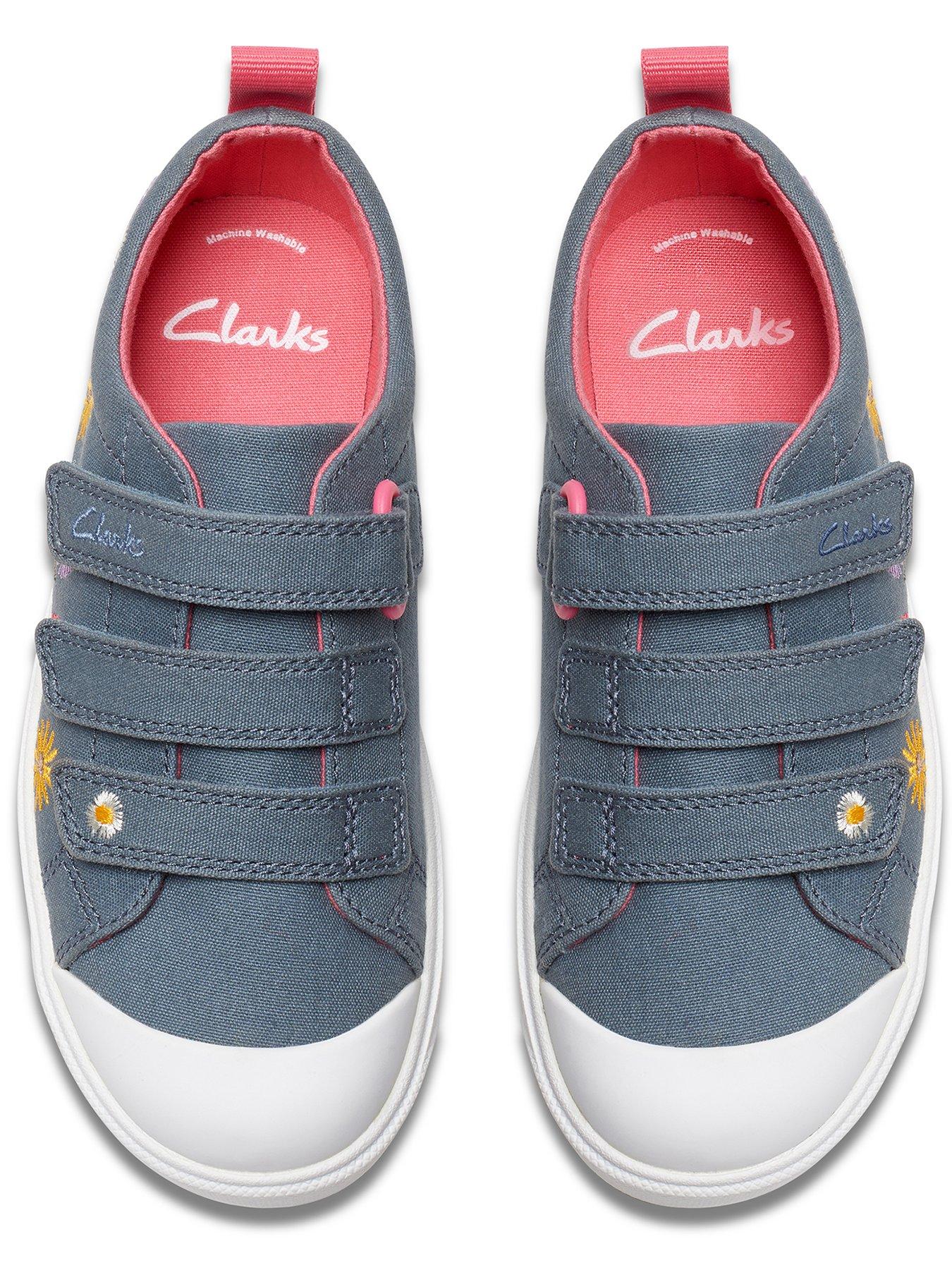 clarks-clarks-kid-city-vibe-canvas-floral-canvas-plimsolloutfit