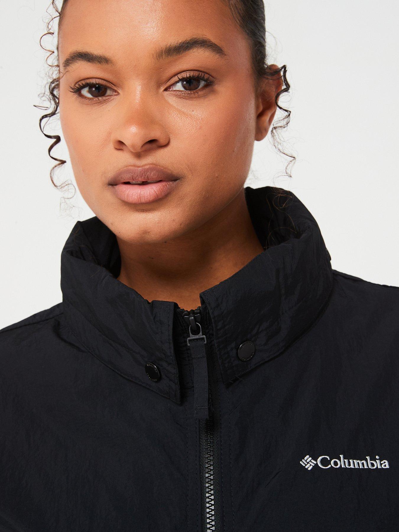 columbia-womens-paracutie-windbreaker-blackoutfit