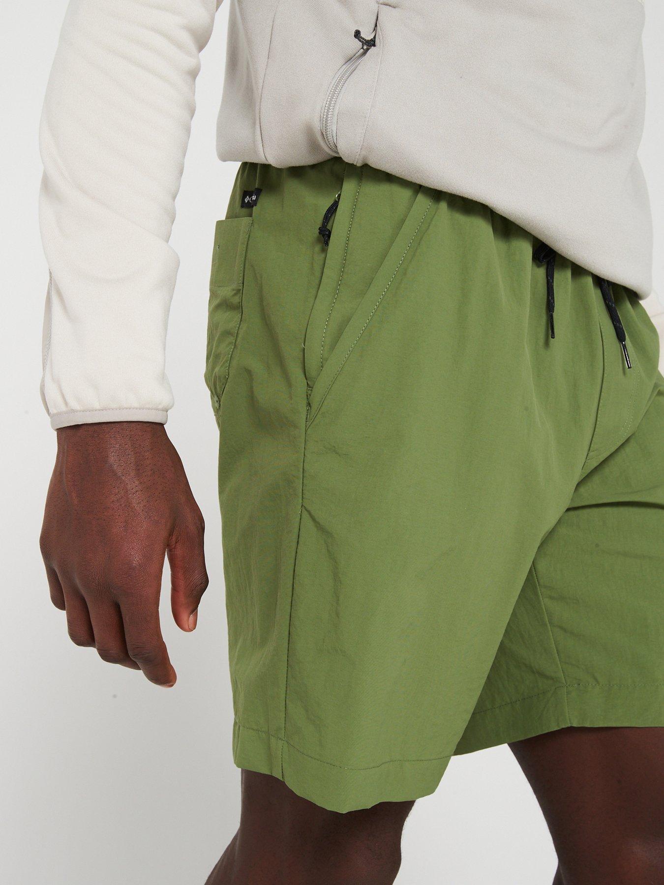 columbia-mens-summerdry-short-greenoutfit