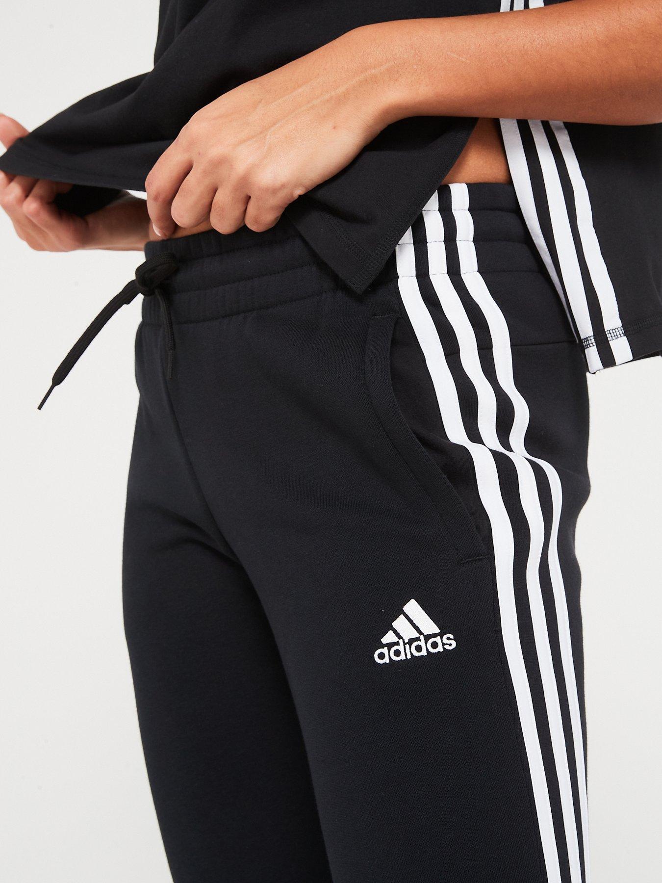 adidas-sportswear-womens-3-stripe-joggers-blackwhiteoutfit