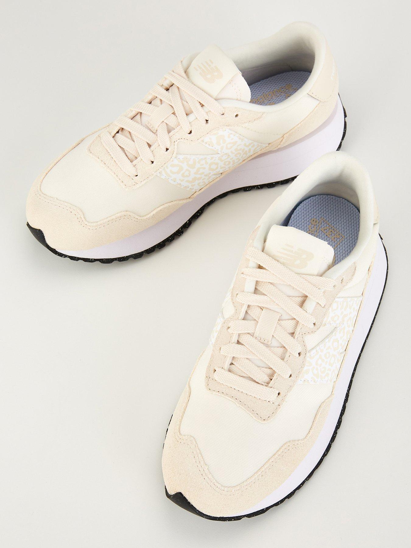 new-balance-womens-237-trainers-beigeoutfit