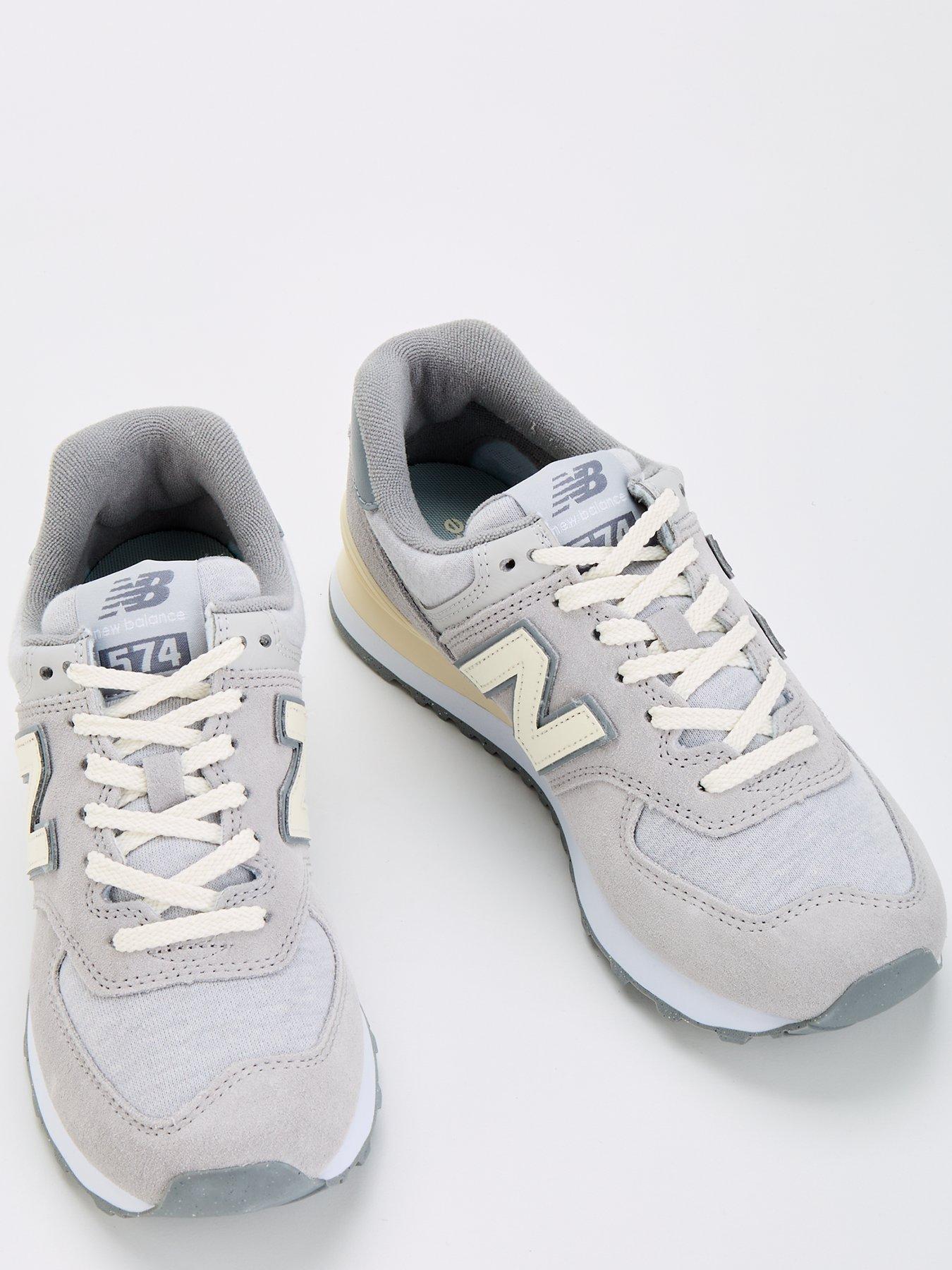 new-balance-womens-574-trainers-light-greyoutfit