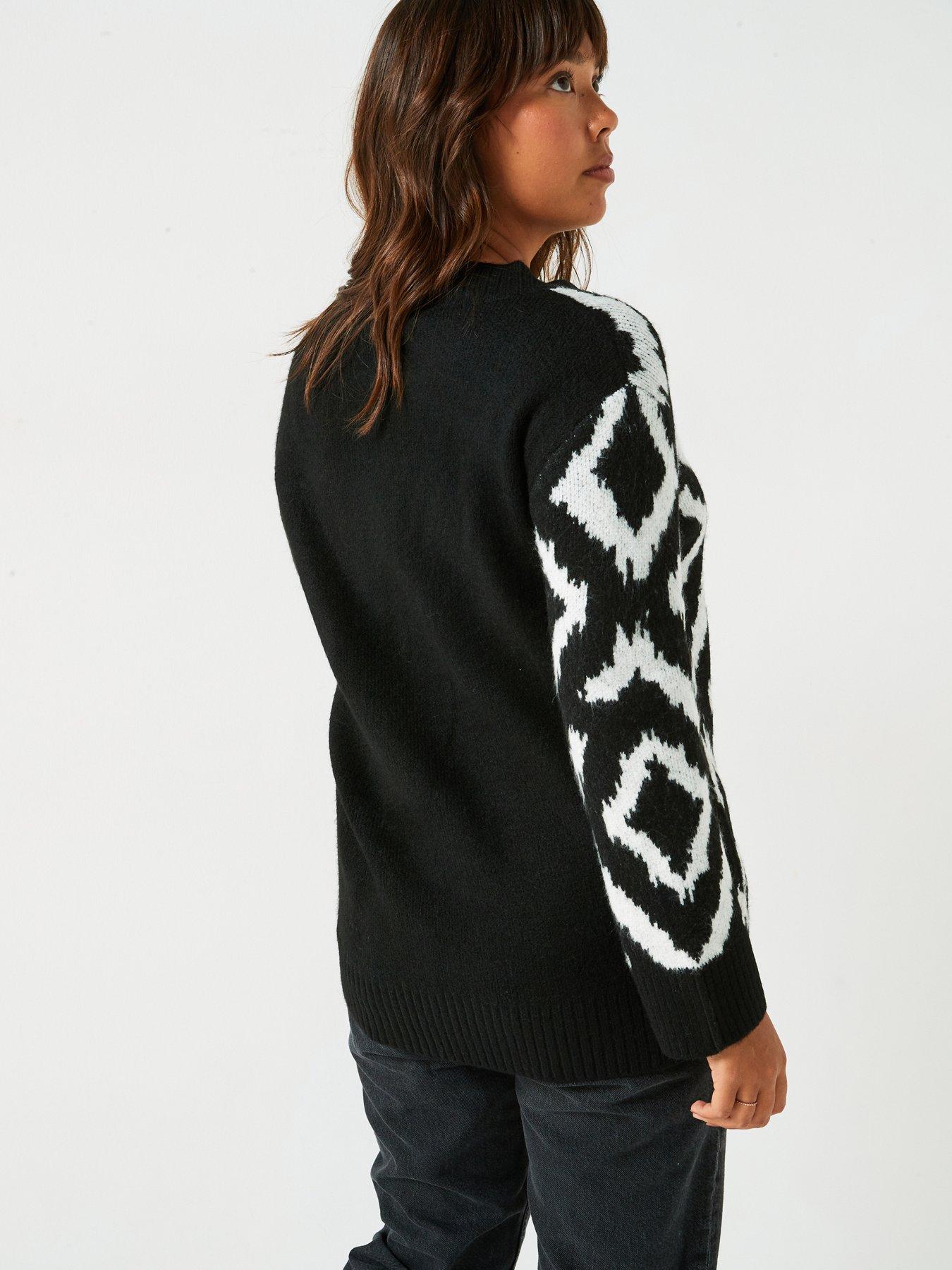 Image 2 of 6 of V by Very Curve V Neck Pattern Jumper - Print