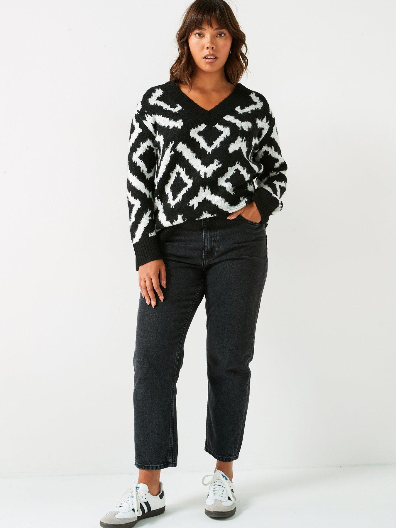 Image 3 of 6 of V by Very Curve V Neck Pattern Jumper - Print