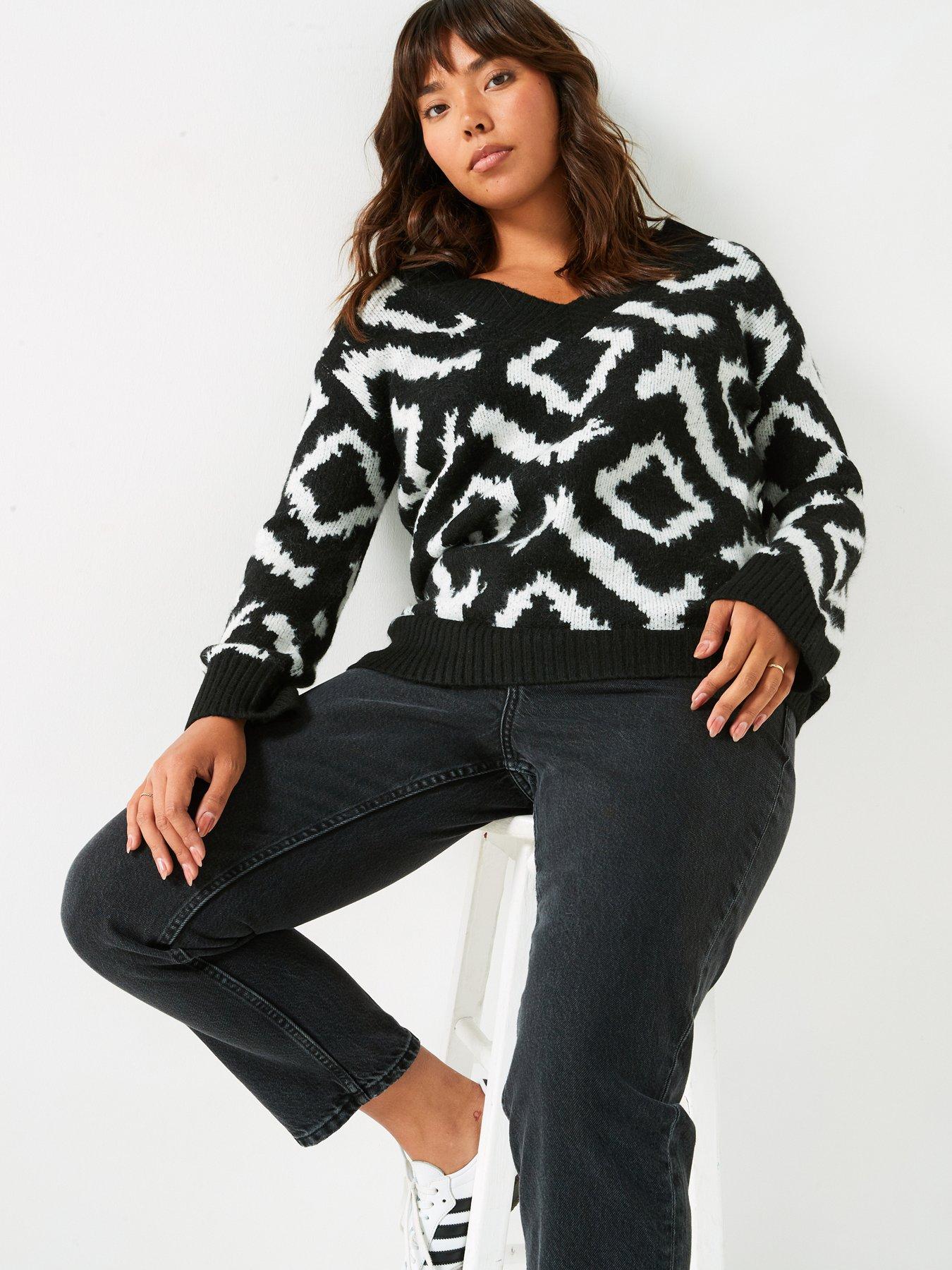 Image 5 of 6 of V by Very Curve V Neck Pattern Jumper - Print