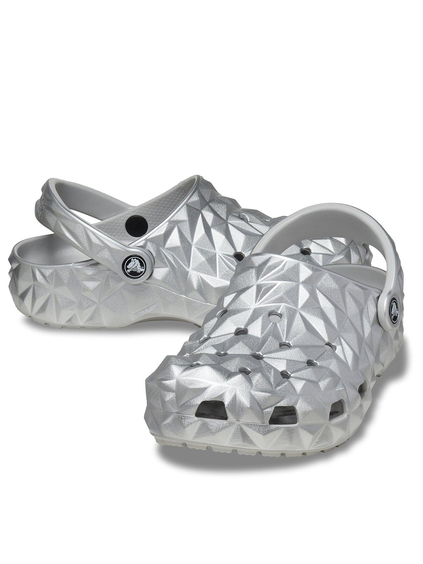 crocs-crocs-cls-metallic-geometric-clog-silverstillFront