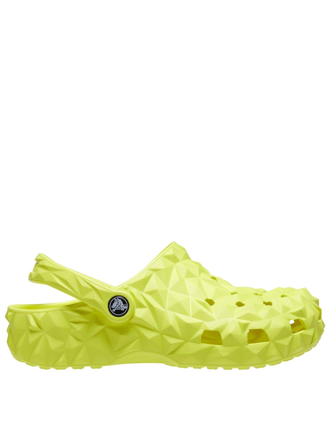 crocs-crocs-classic-geometric-clog-acidity-yellow