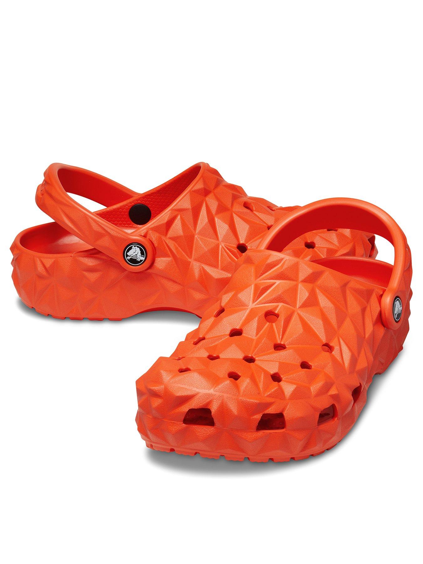 crocs-crocs-classic-geometric-clog-lava-orangestillFront