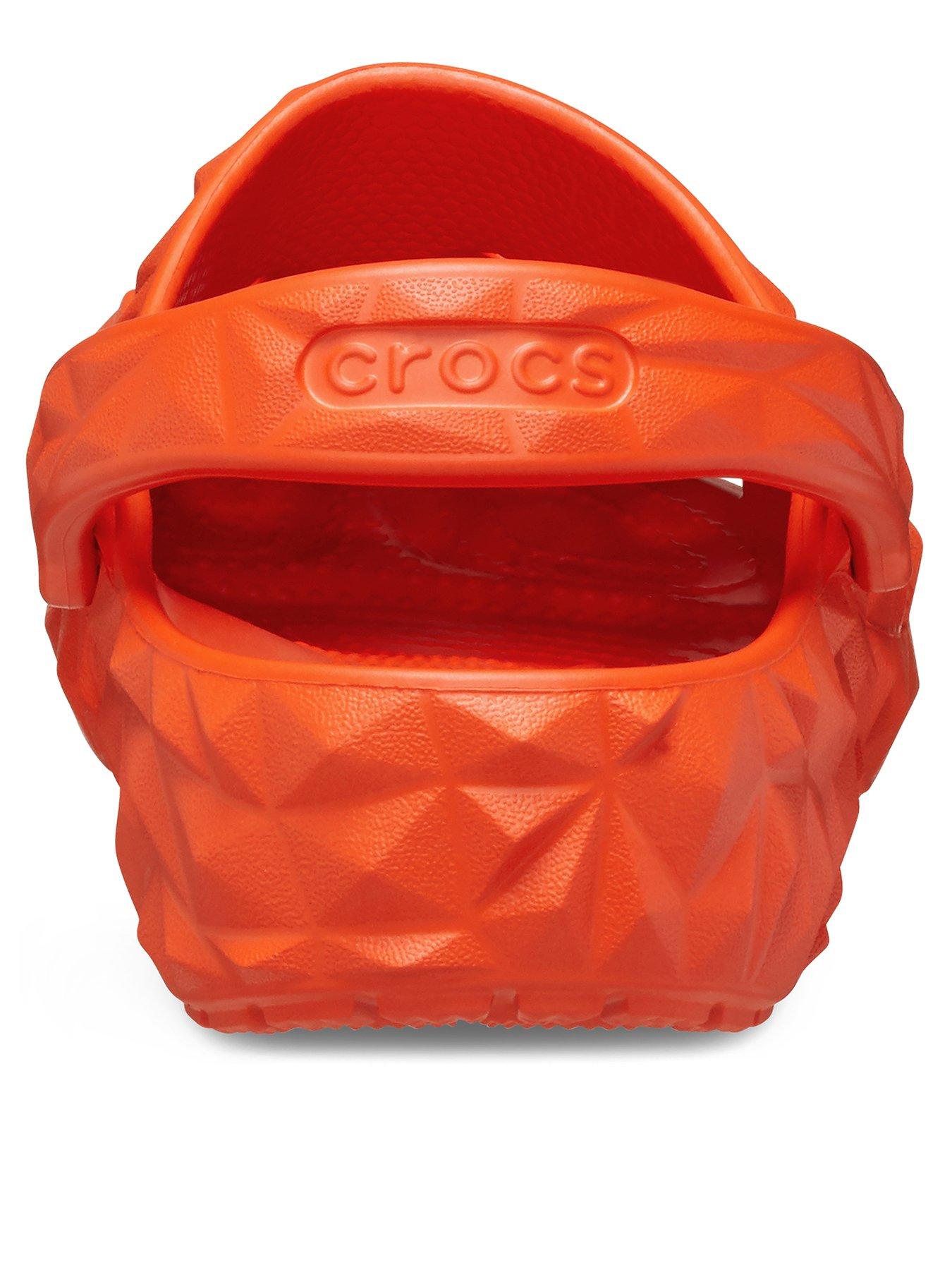 crocs-crocs-classic-geometric-clog-lava-orangeback