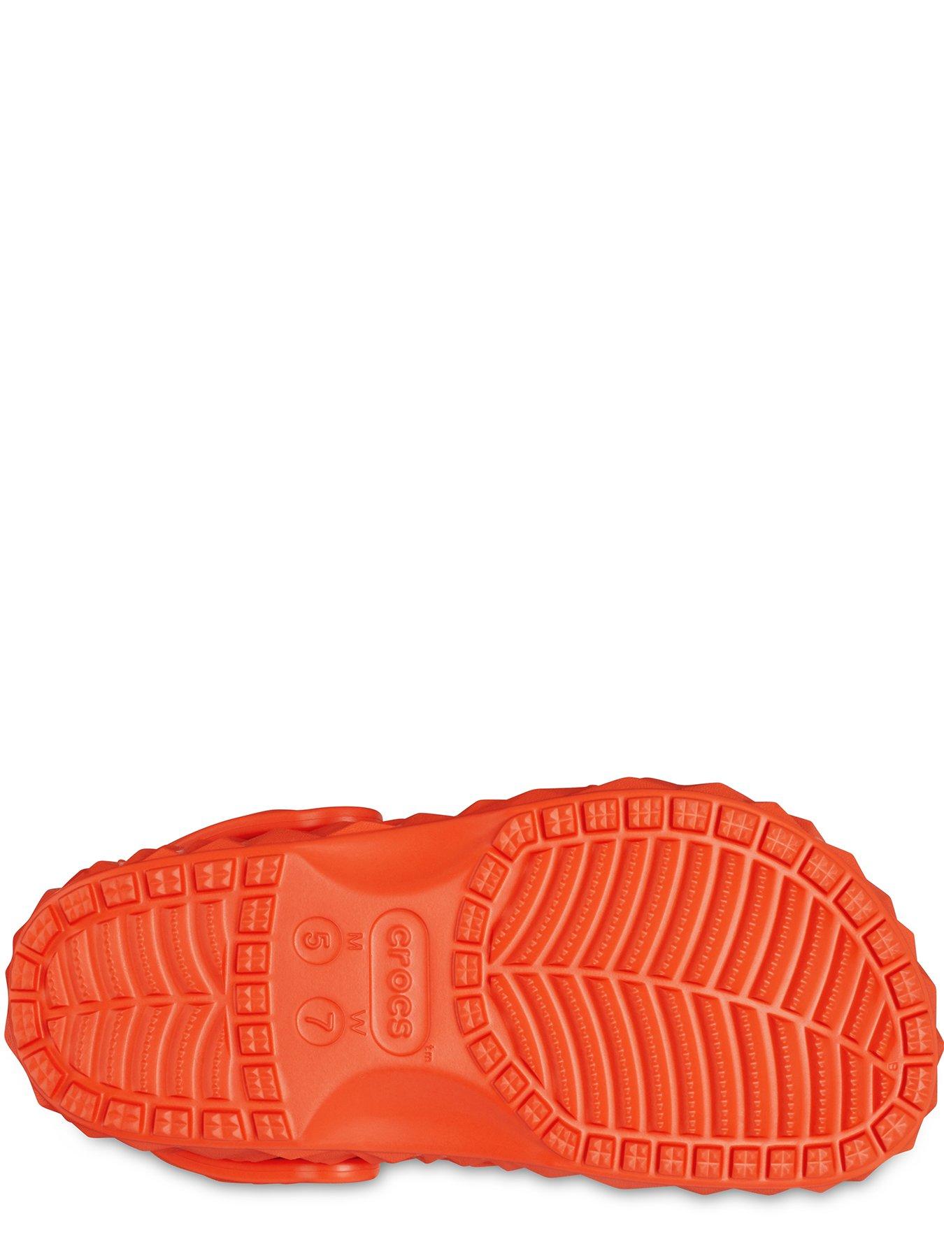 crocs-crocs-classic-geometric-clog-lava-orangedetail