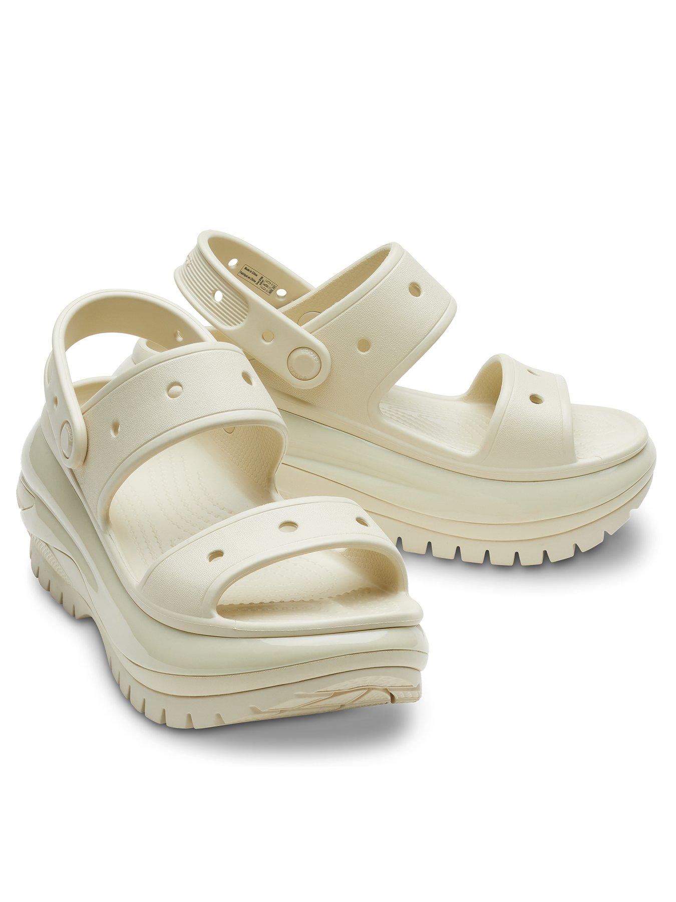 crocs-crocs-mega-crush-wedged-sandal-bonestillFront