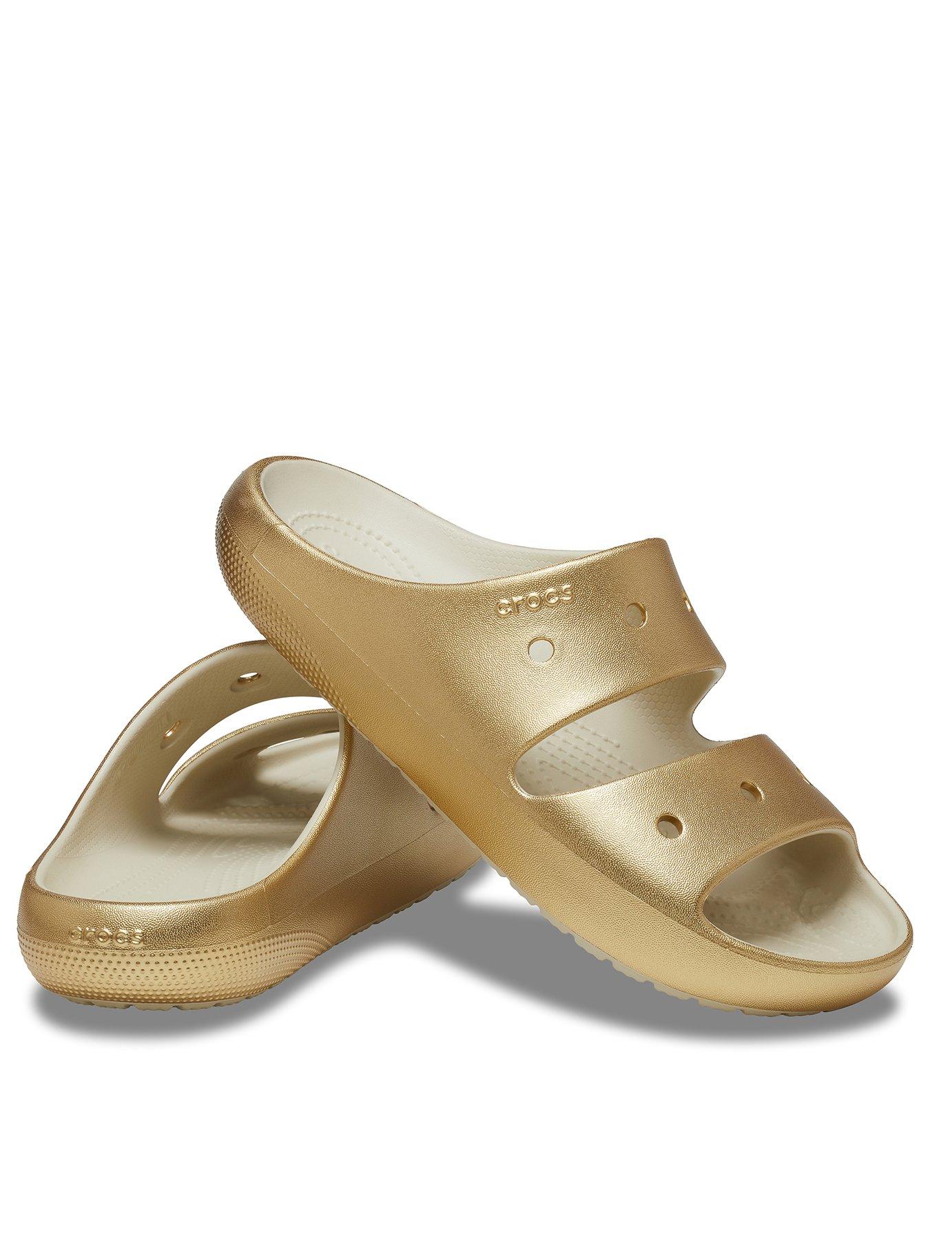 crocs-crocs-classic-metallic-sandal-v2-goldstillFront