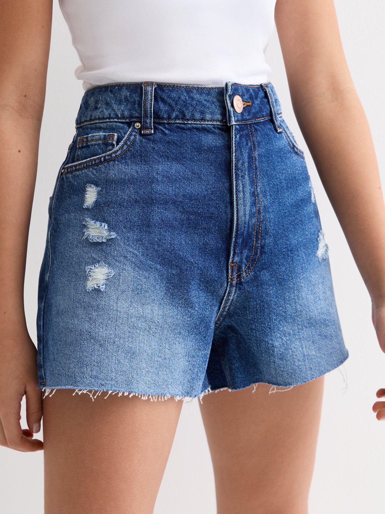 new-look-blue-denim-ripped-mom-shortsoutfit