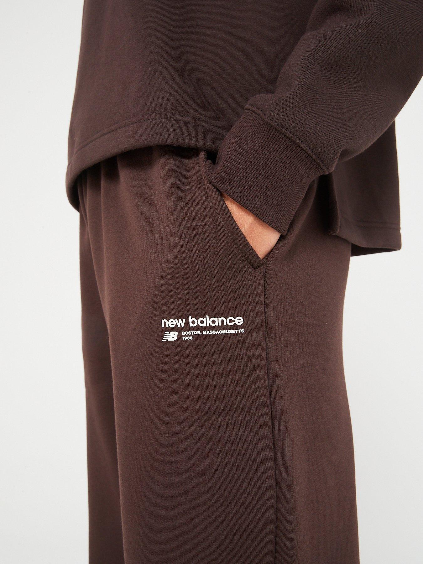 new-balance-womens-linear-heritage-brushed-back-fleece-sweatpant-brownoutfit