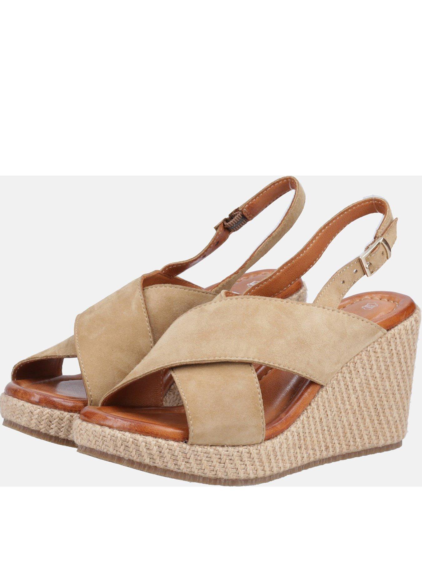 hush-puppies-hush-puppies-perrie-wedge-sandal-taupeoutfit