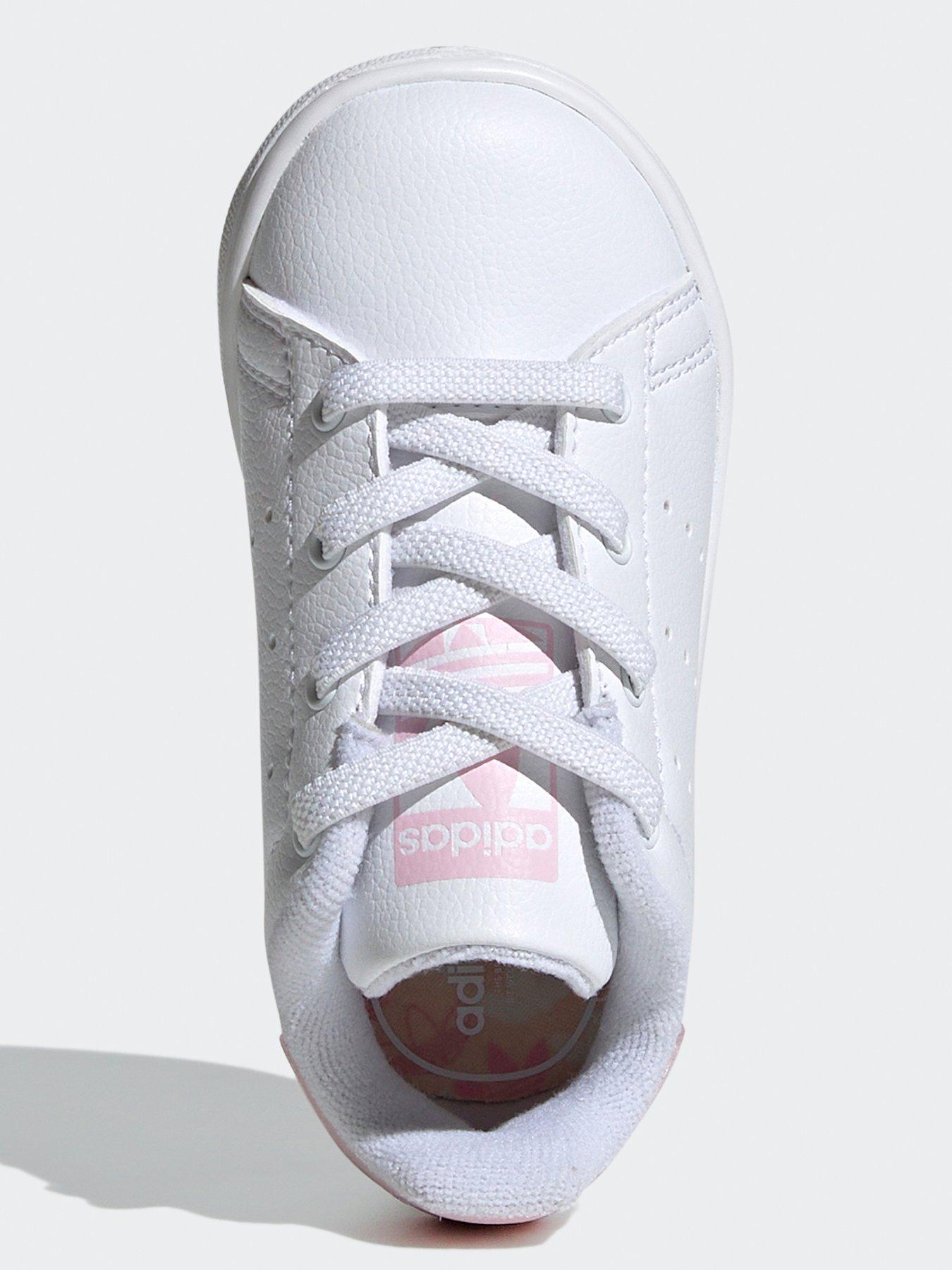 adidas-originals-infant-girls-stan-smith-trainers-whitepinkoutfit