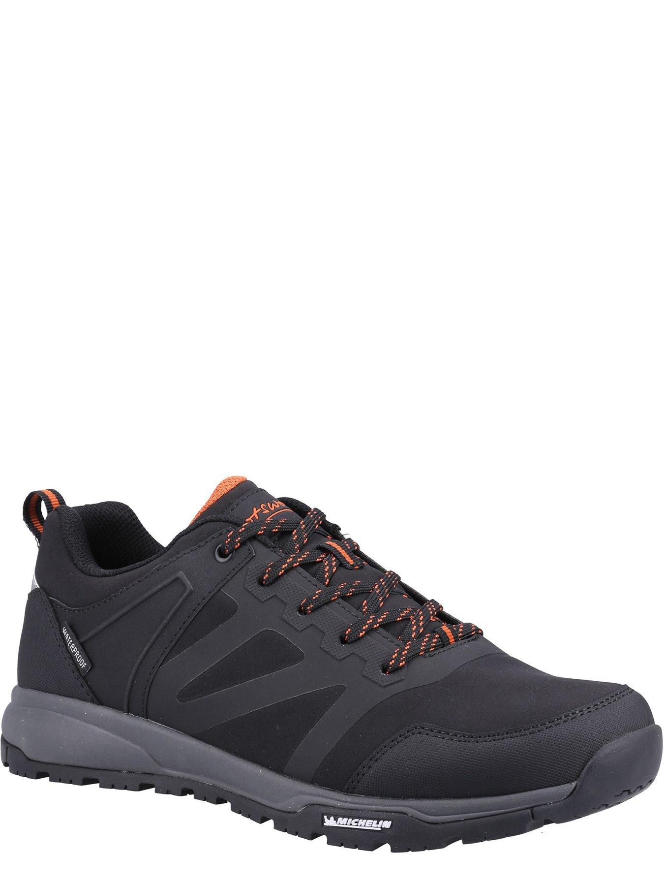 cotswold-kingham-low-mens-michelin-hiking-shoe-blackstillFront