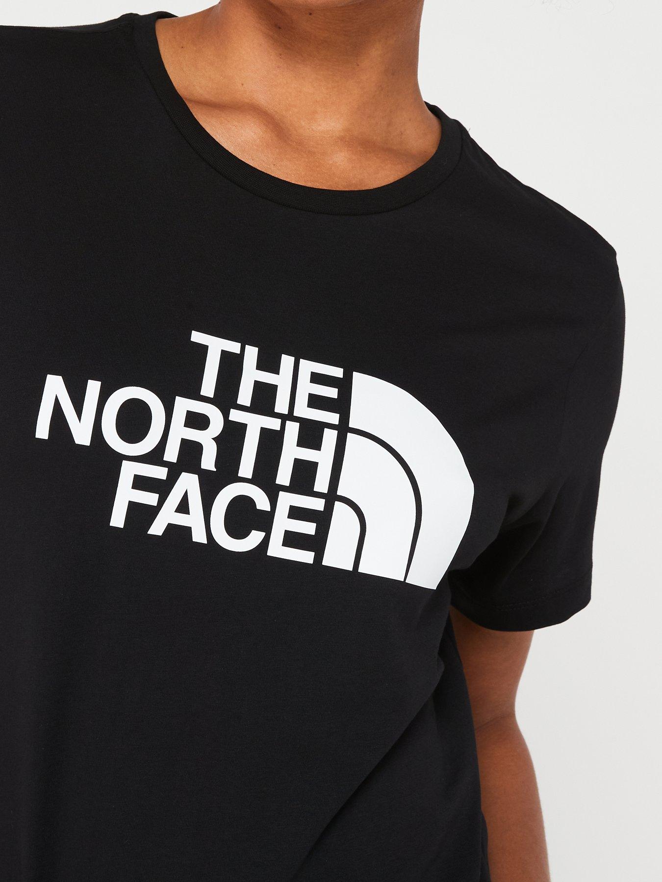 the-north-face-womens-short-sleeve-relaxed-easy-tee-blackoutfit