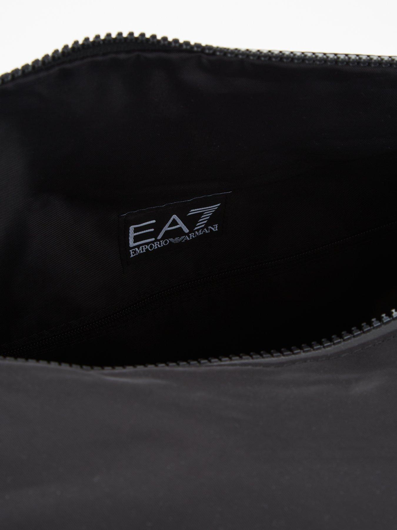 ea7-emporio-armani-vigor7-gym-bag-blackwhitedetail