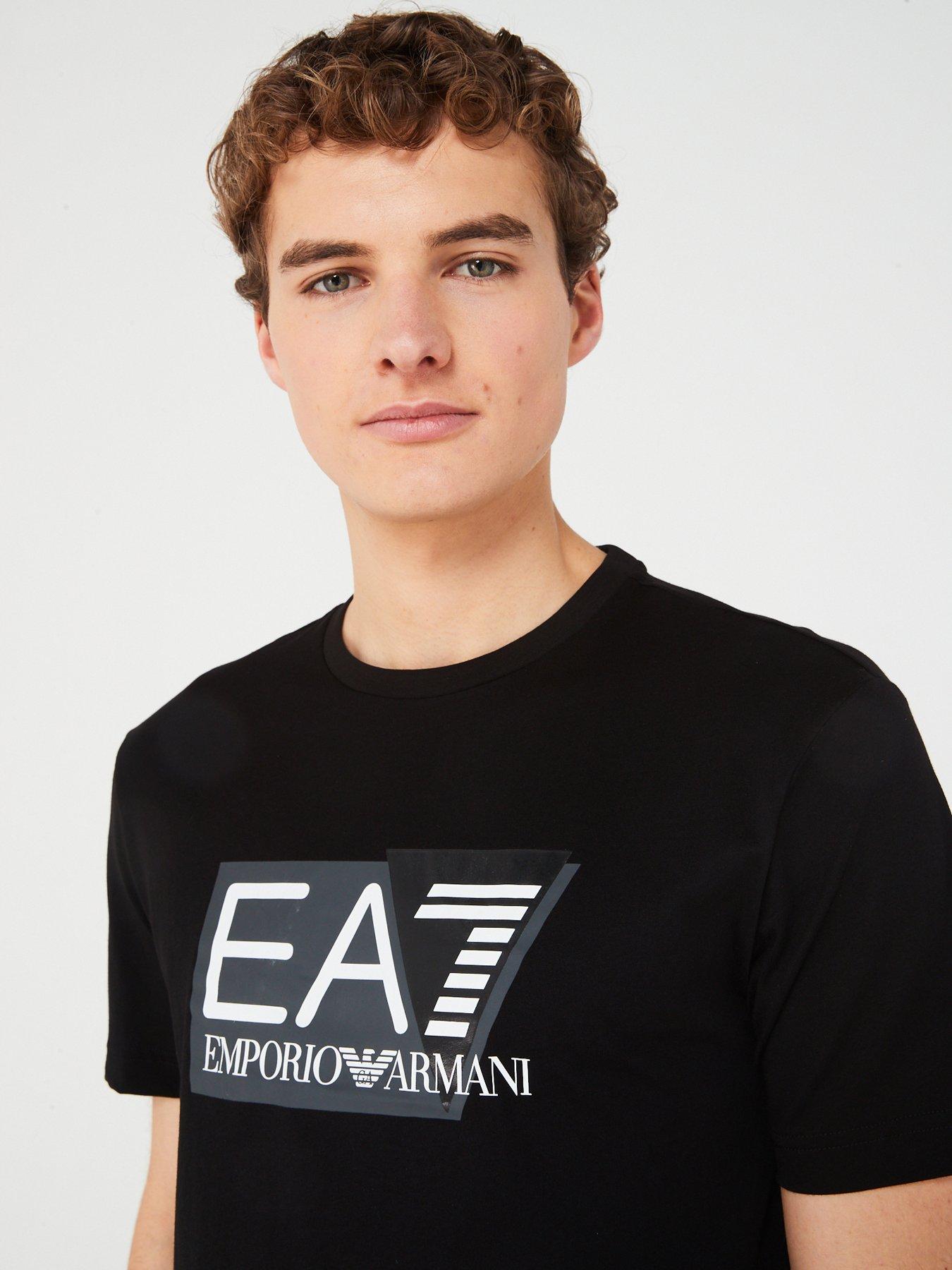 ea7-emporio-armani-visibility-logo-t-shirt-blackoutfit