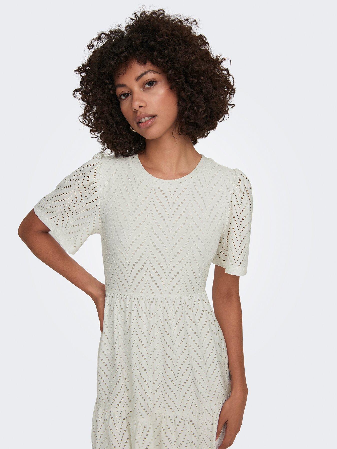 jdy-t-shirt-dress-off-whiteoutfit