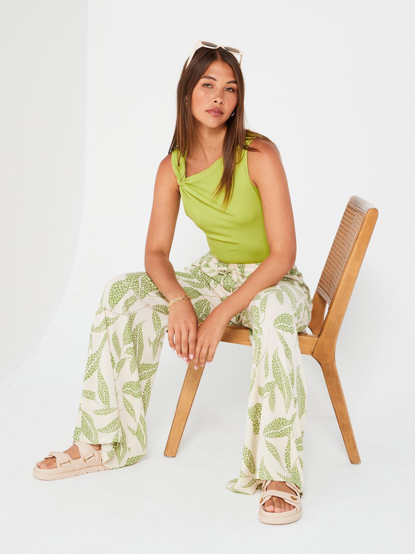 jdy-tie-waist-printed-trousers-greenoutfit