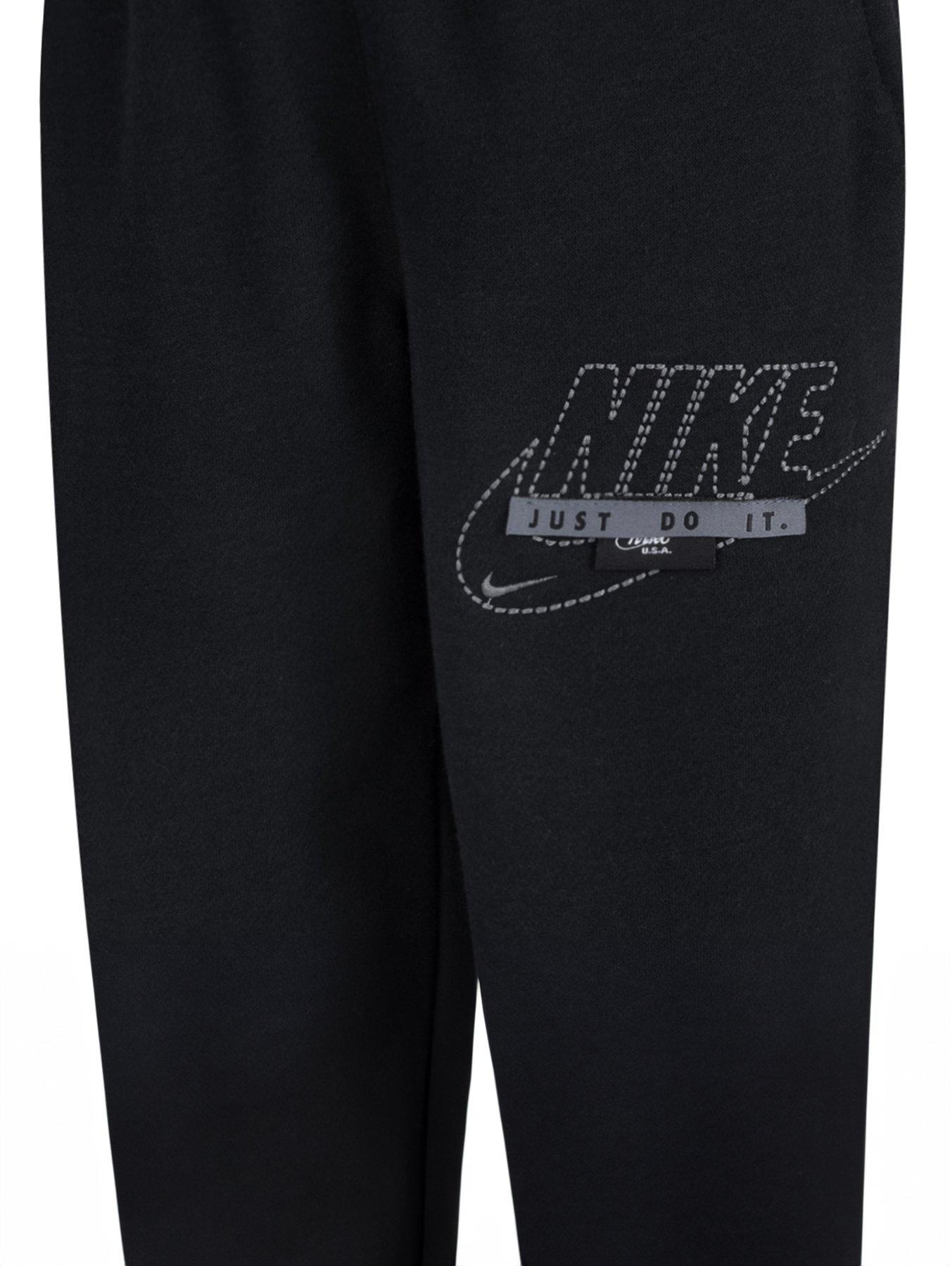 nike-kids-boys-club-joggers-blackoutfit