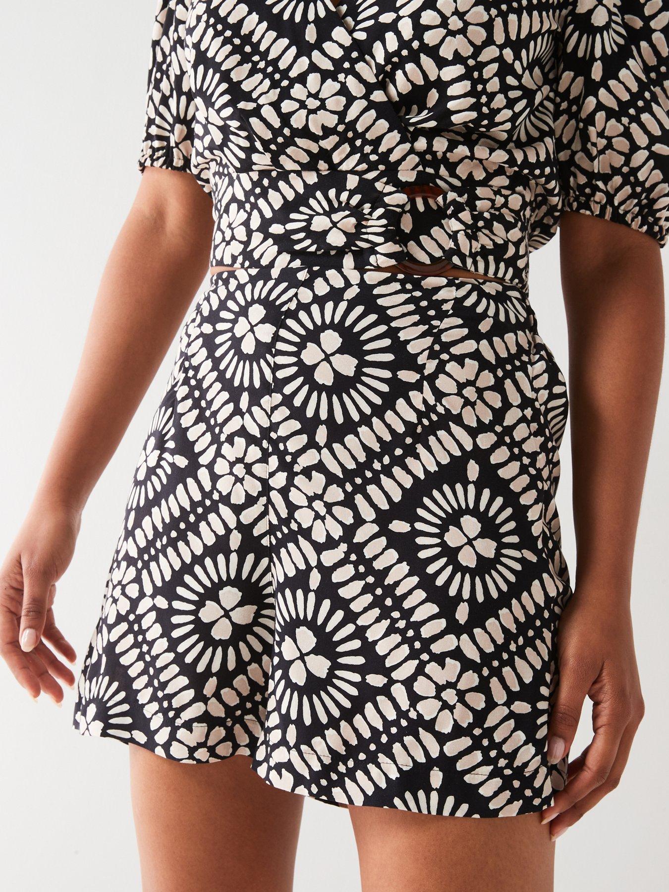 v-by-very-printed-shorts-co-ord-blackwhiteoutfit