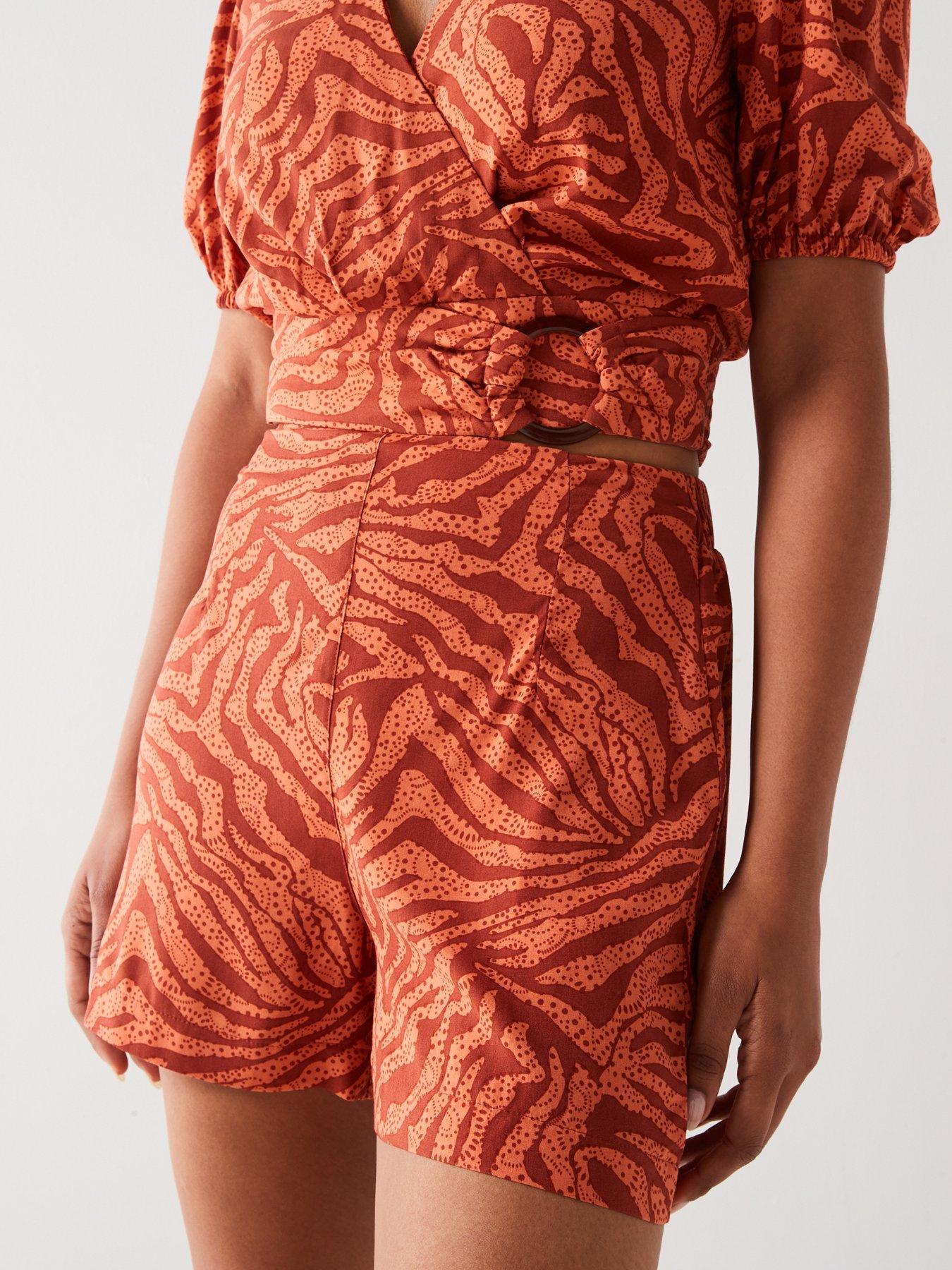 v-by-very-printed-shorts-co-ord-orangeoutfit