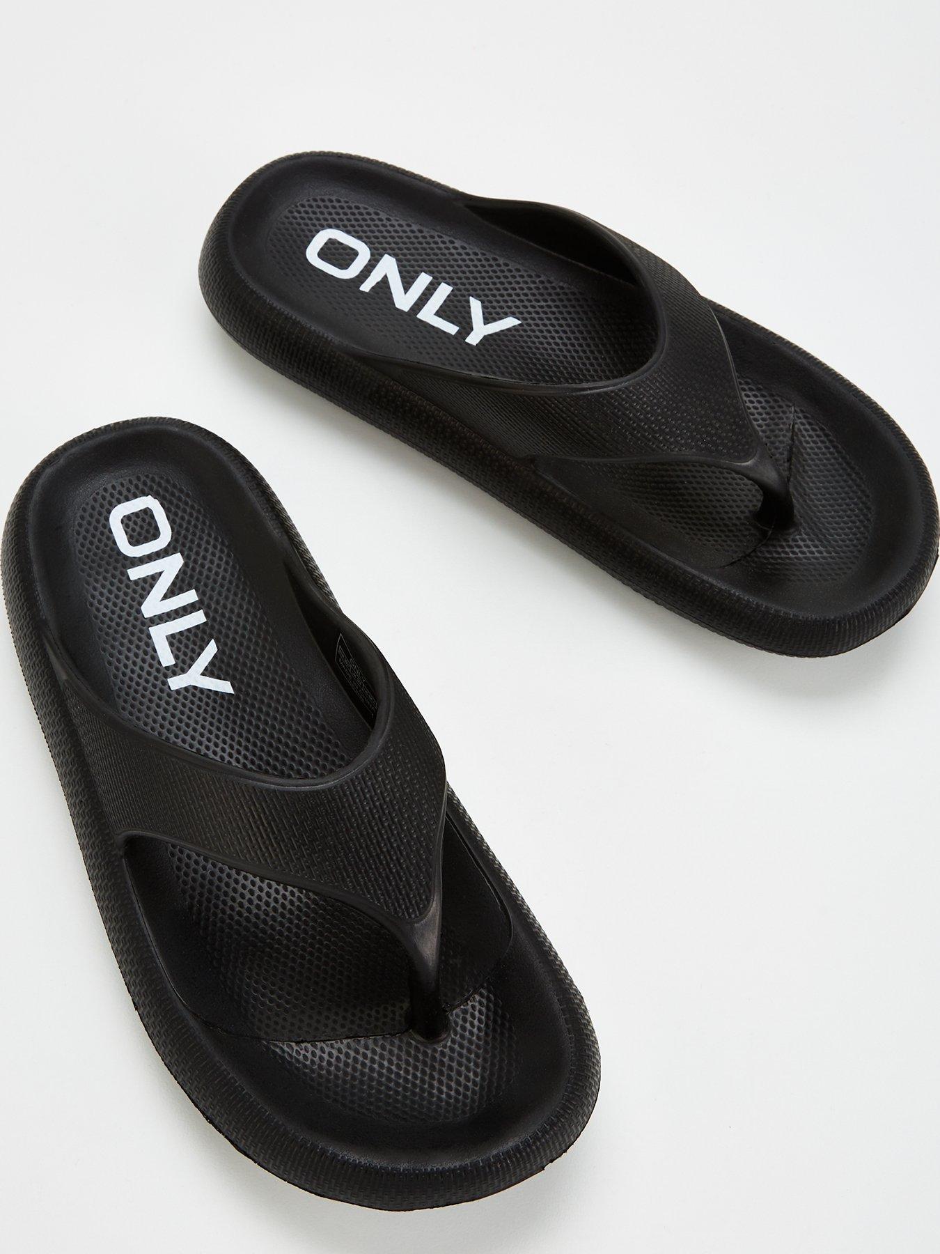 only-flip-flop-sandal-blackoutfit