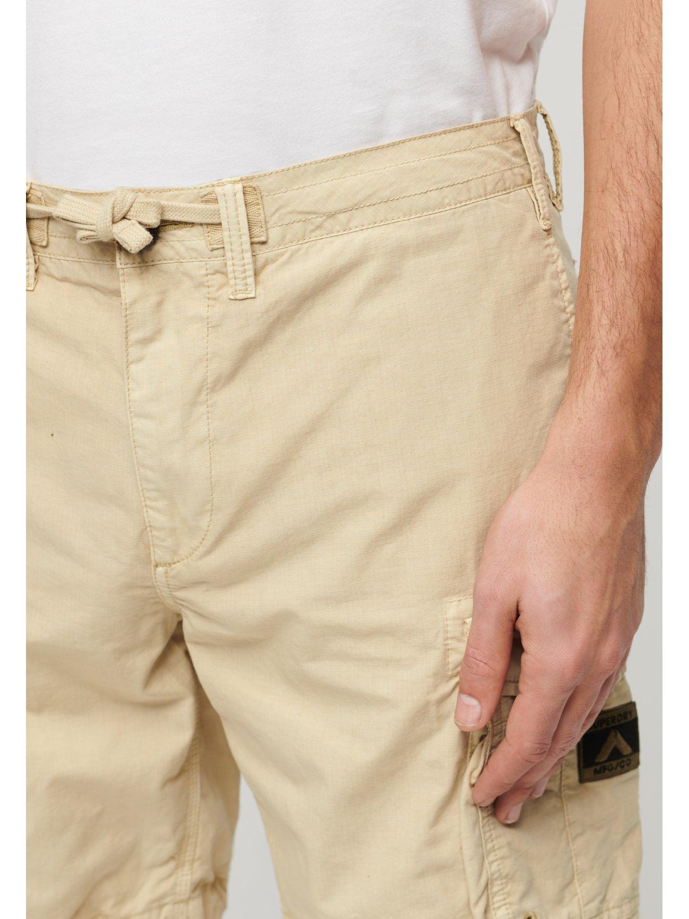 superdry-parachute-light-cargo-shorts-light-brownoutfit