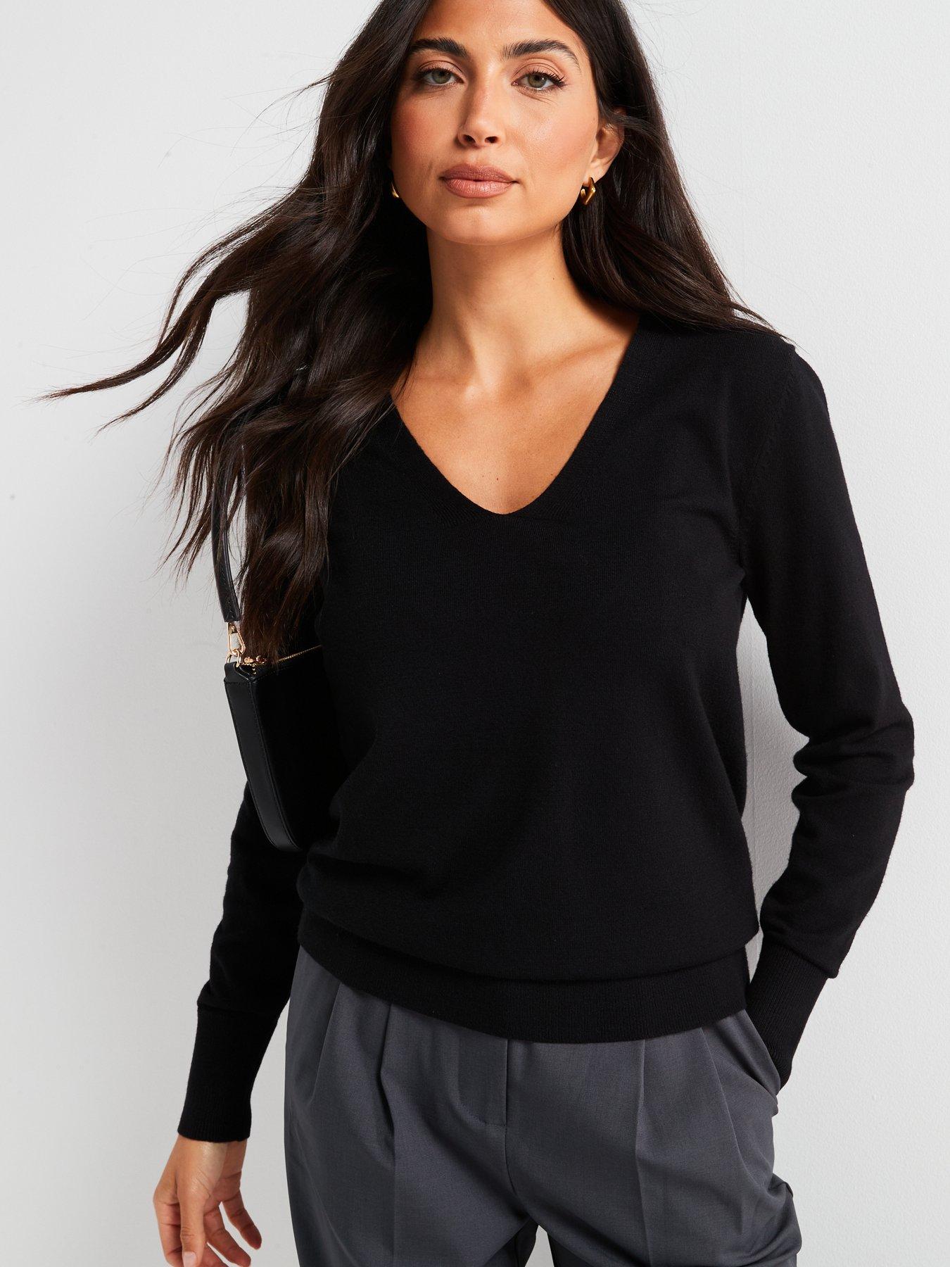 everyday-v-neck-jumper-blackdetail