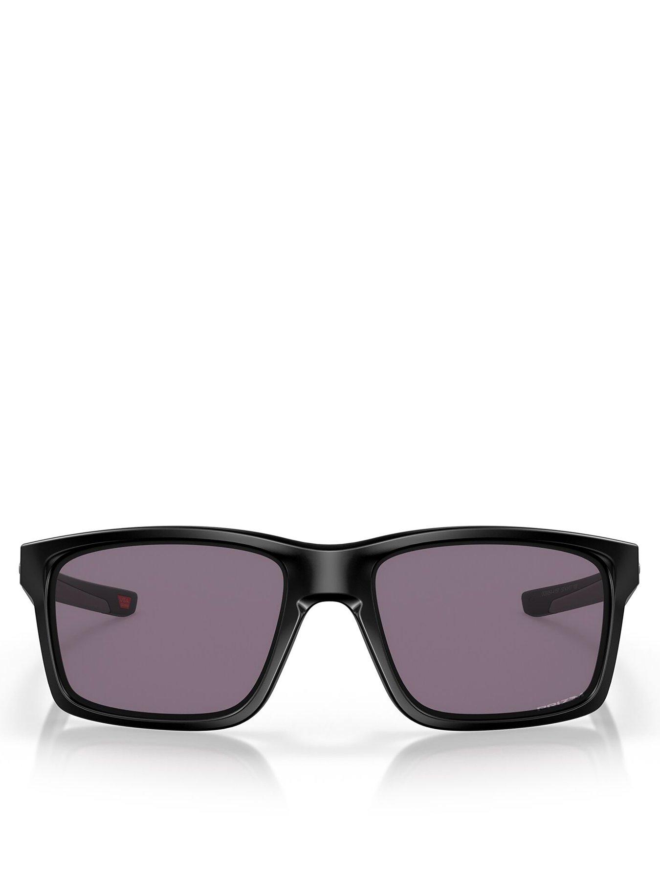 oakley-mainlink-xl-rectangle-sunglassesoutfit