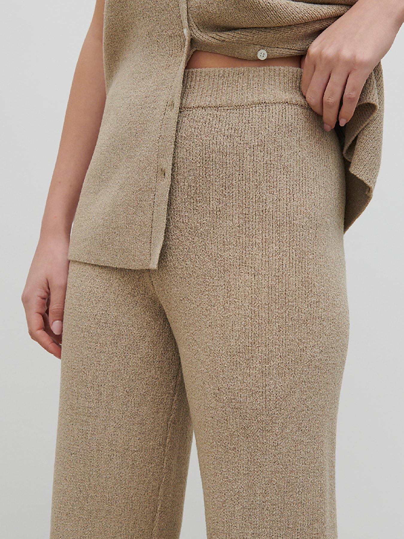 pretty-lavish-kourtney-knit-trouser-co-ord-taupeoutfit