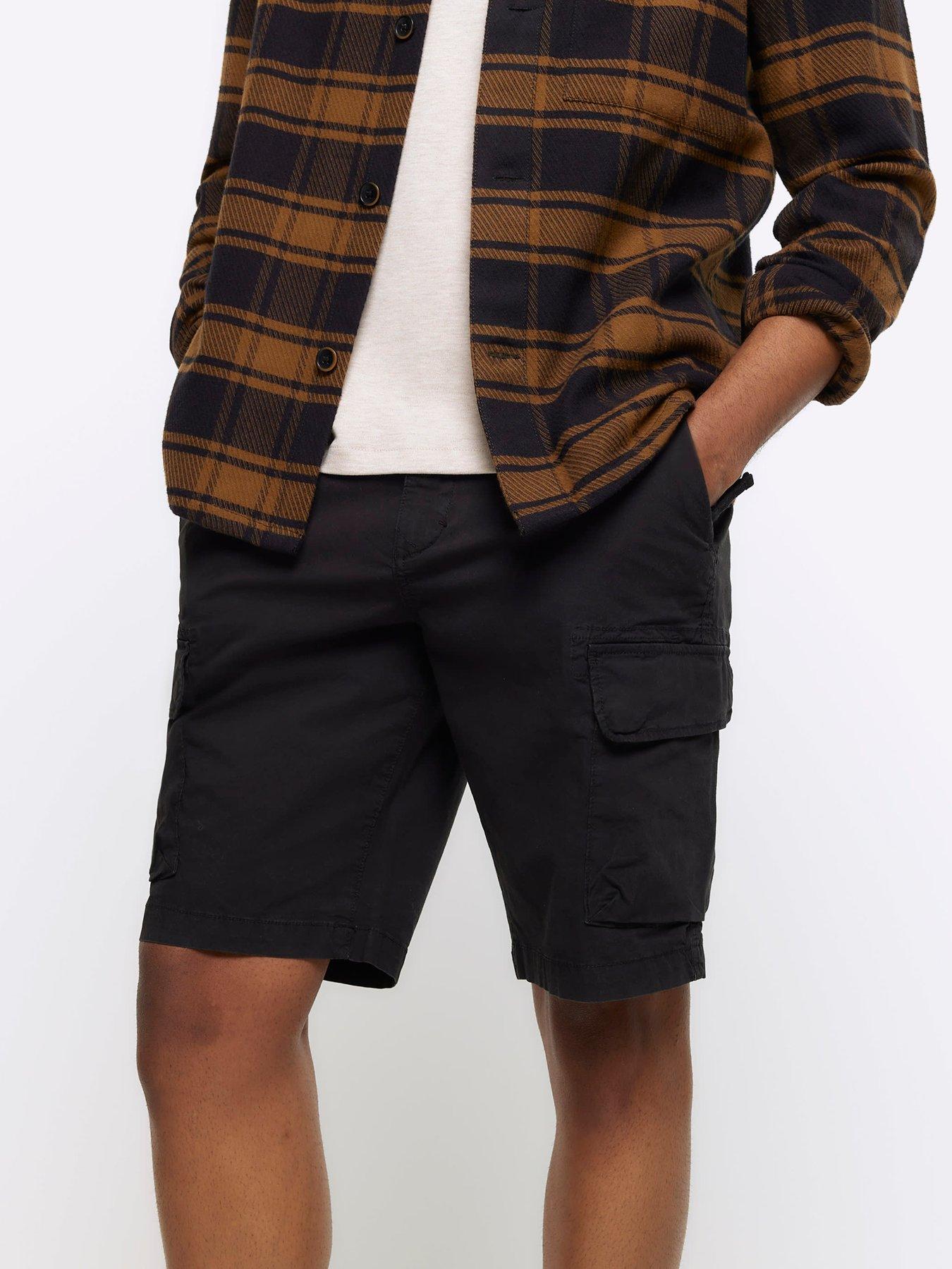 river-island-piero-cargo-shorts-blackoutfit