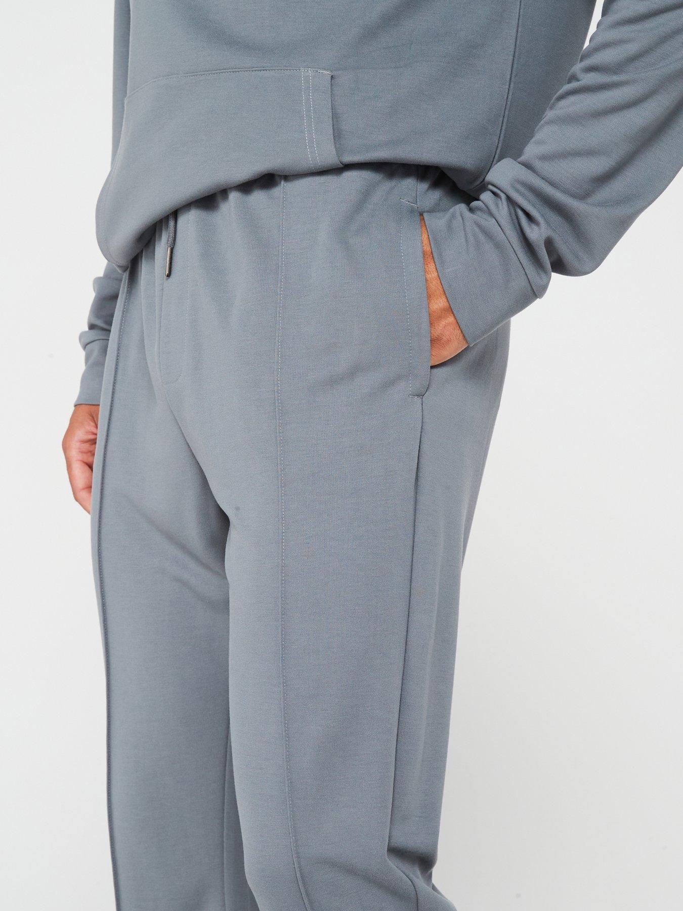 very-man-interlock-jogger-greyoutfit