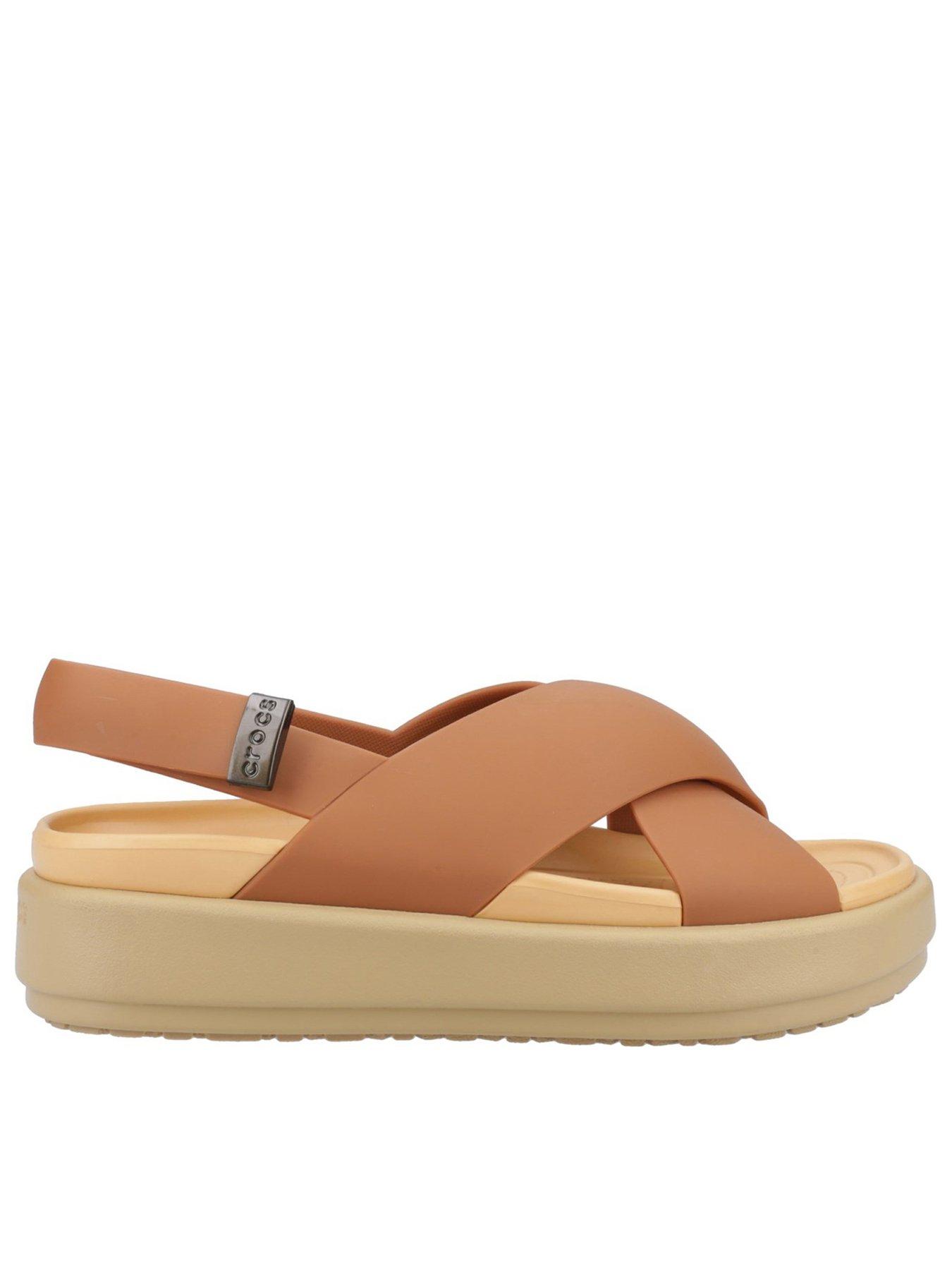 crocs-crocs-brooklyn-luxe-sandal-tan