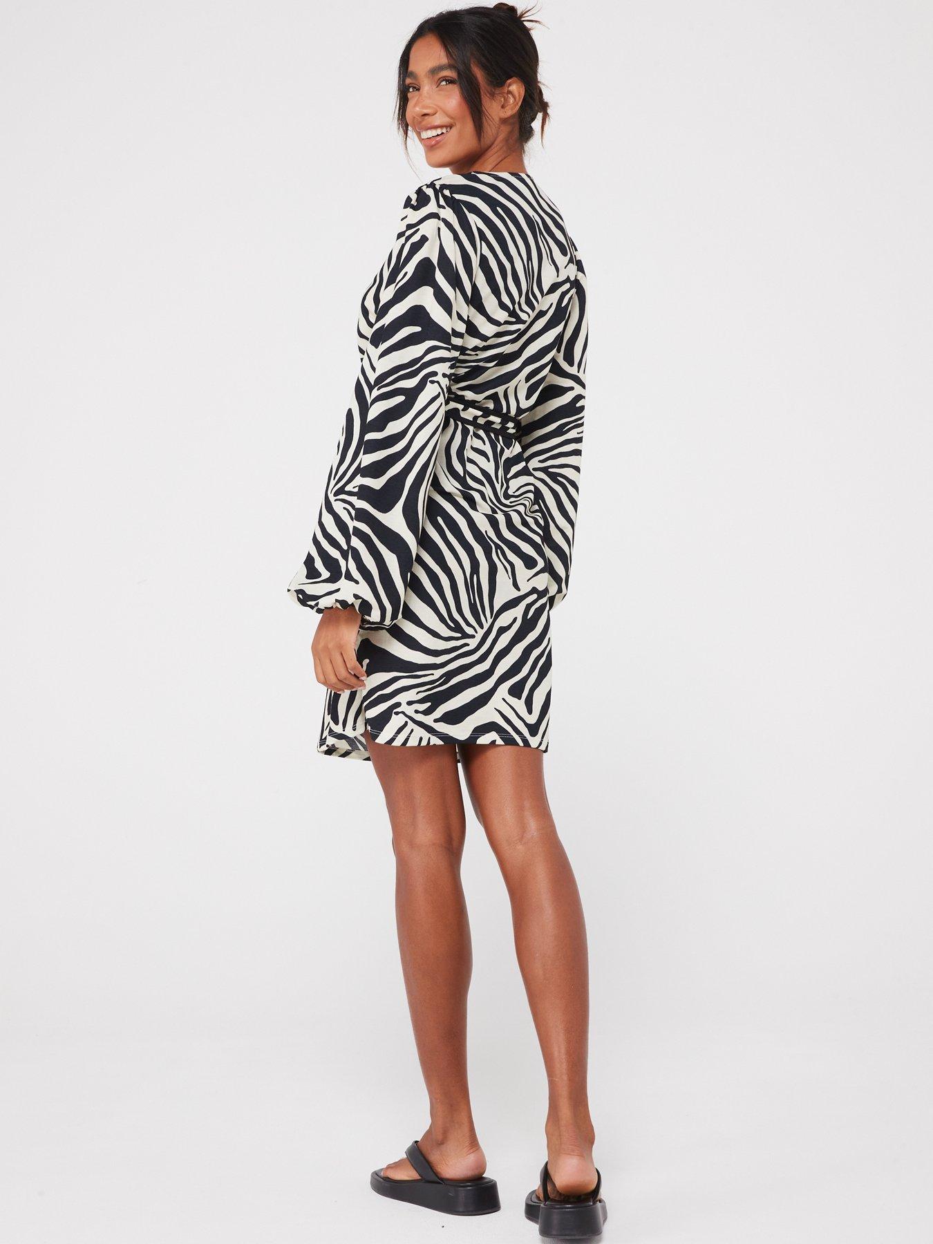 vila-zebra-print-v-neck-mini-dress-blackstillFront