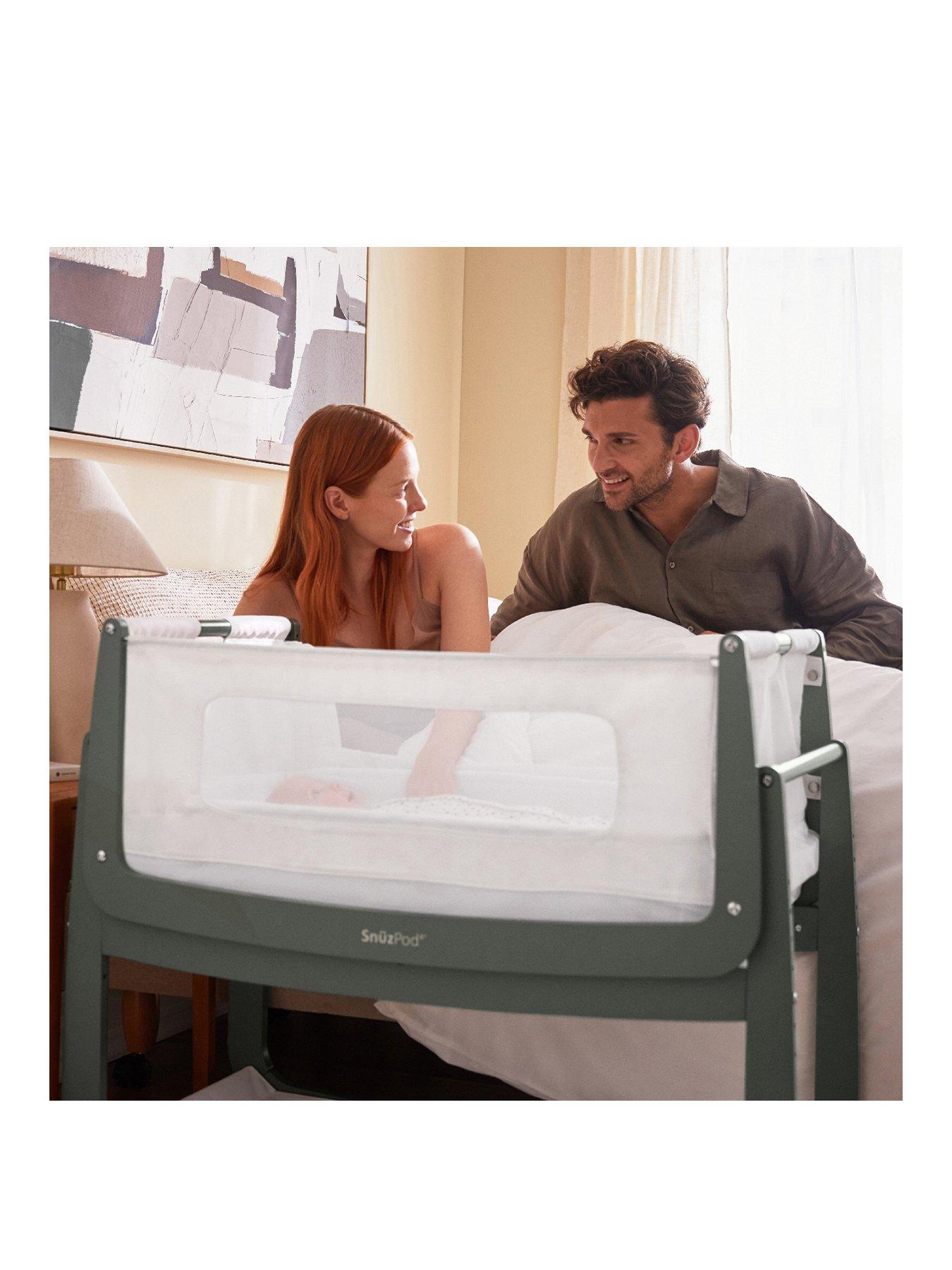 snuz-snuzpod-4-bedside-crib-sagestillFront