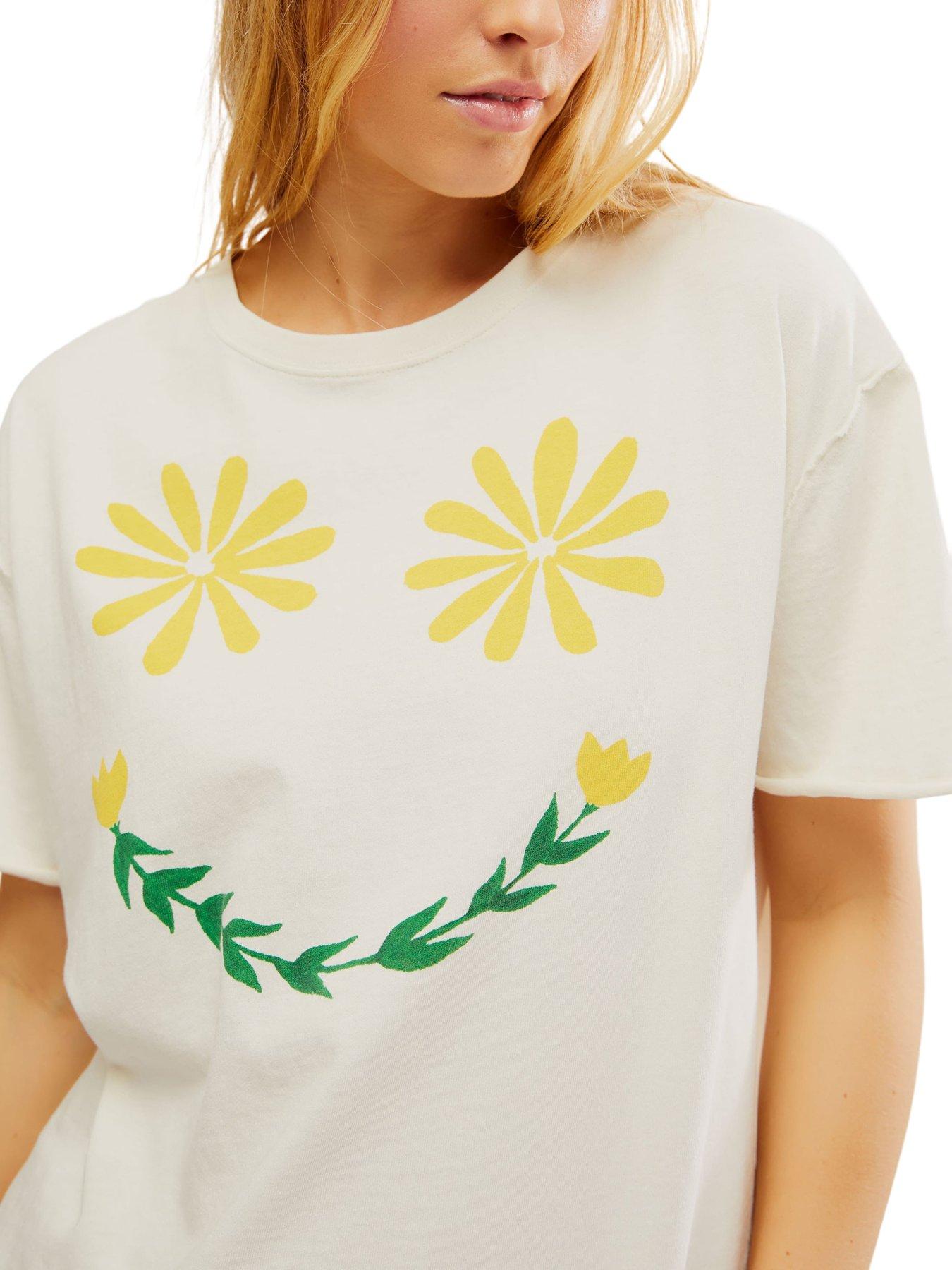 free-people-sunshine-smiles-tee-whiteoutfit