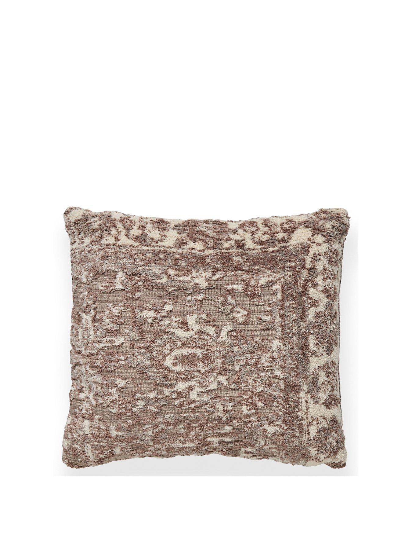 the-very-collection-tapis-cushionstillFront
