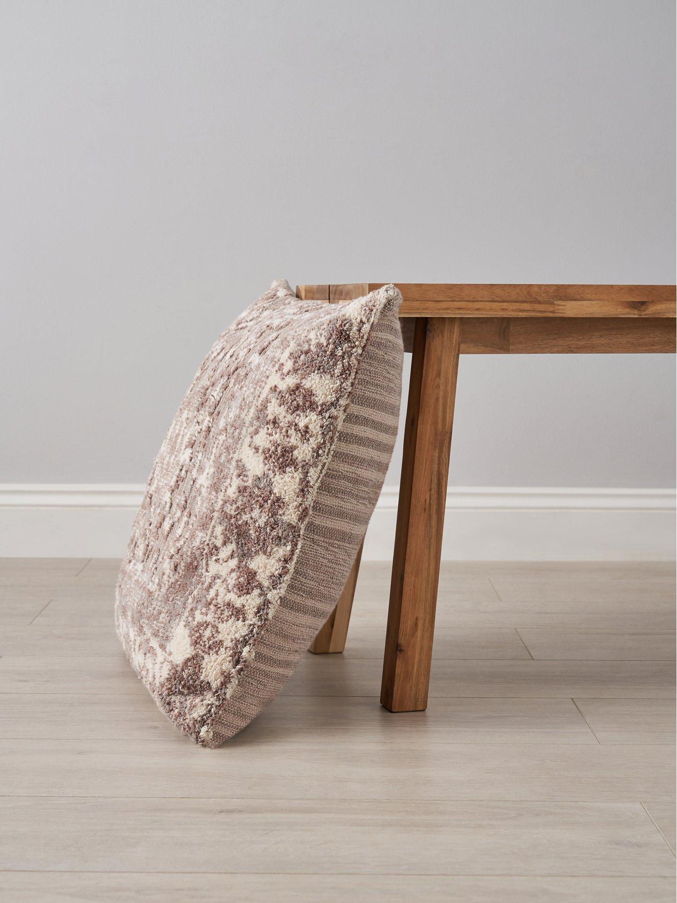 the-very-collection-tapis-cushionoutfit