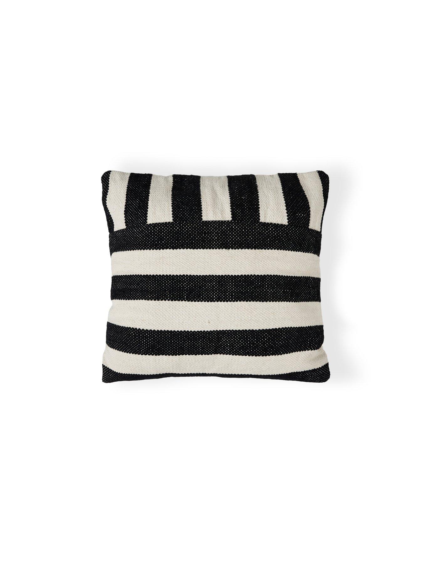 the-very-collection-tinonbspindooroutdoornbspcushiondetail